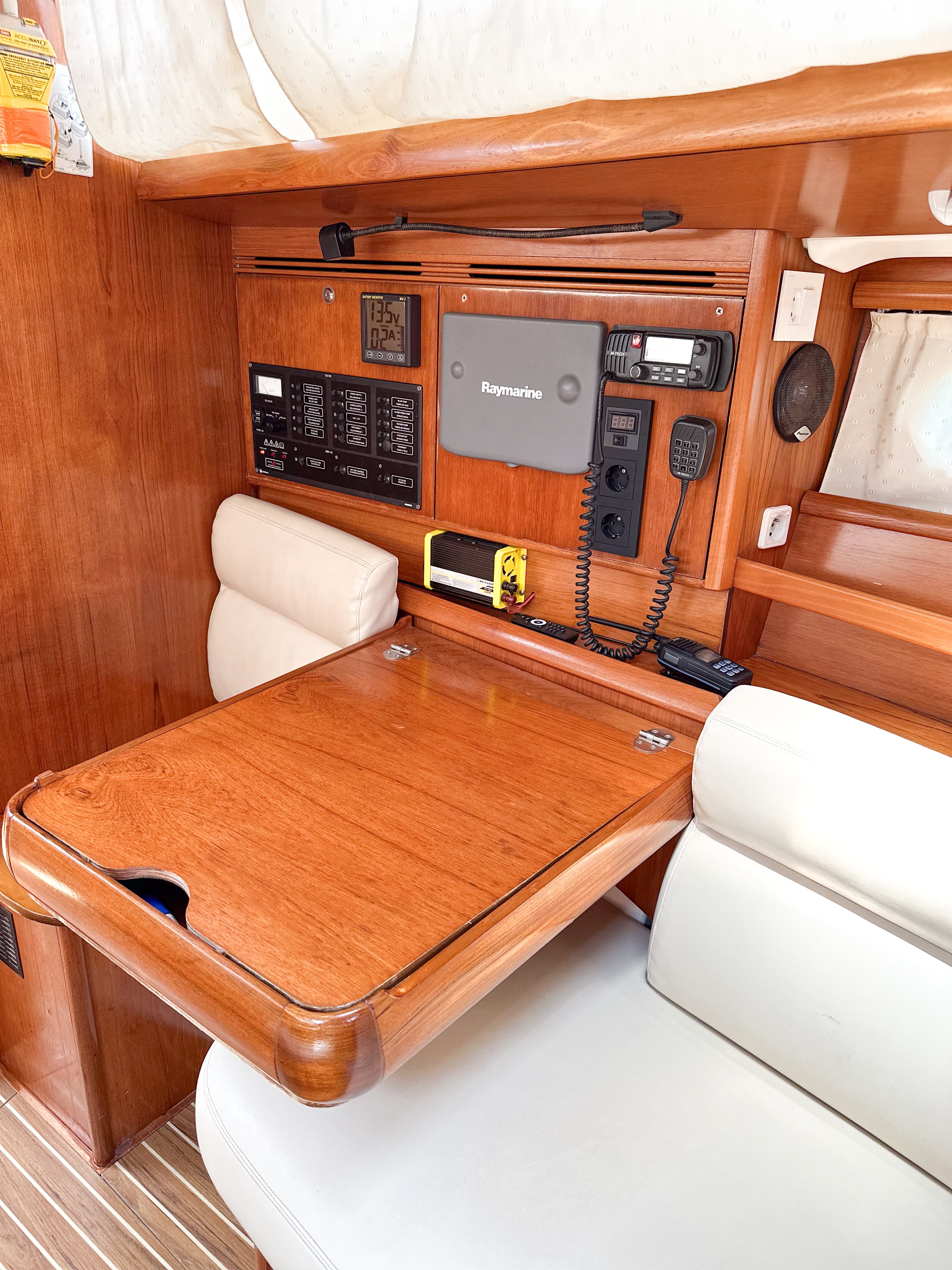 Sun Odyssey 40.3 - photo 12