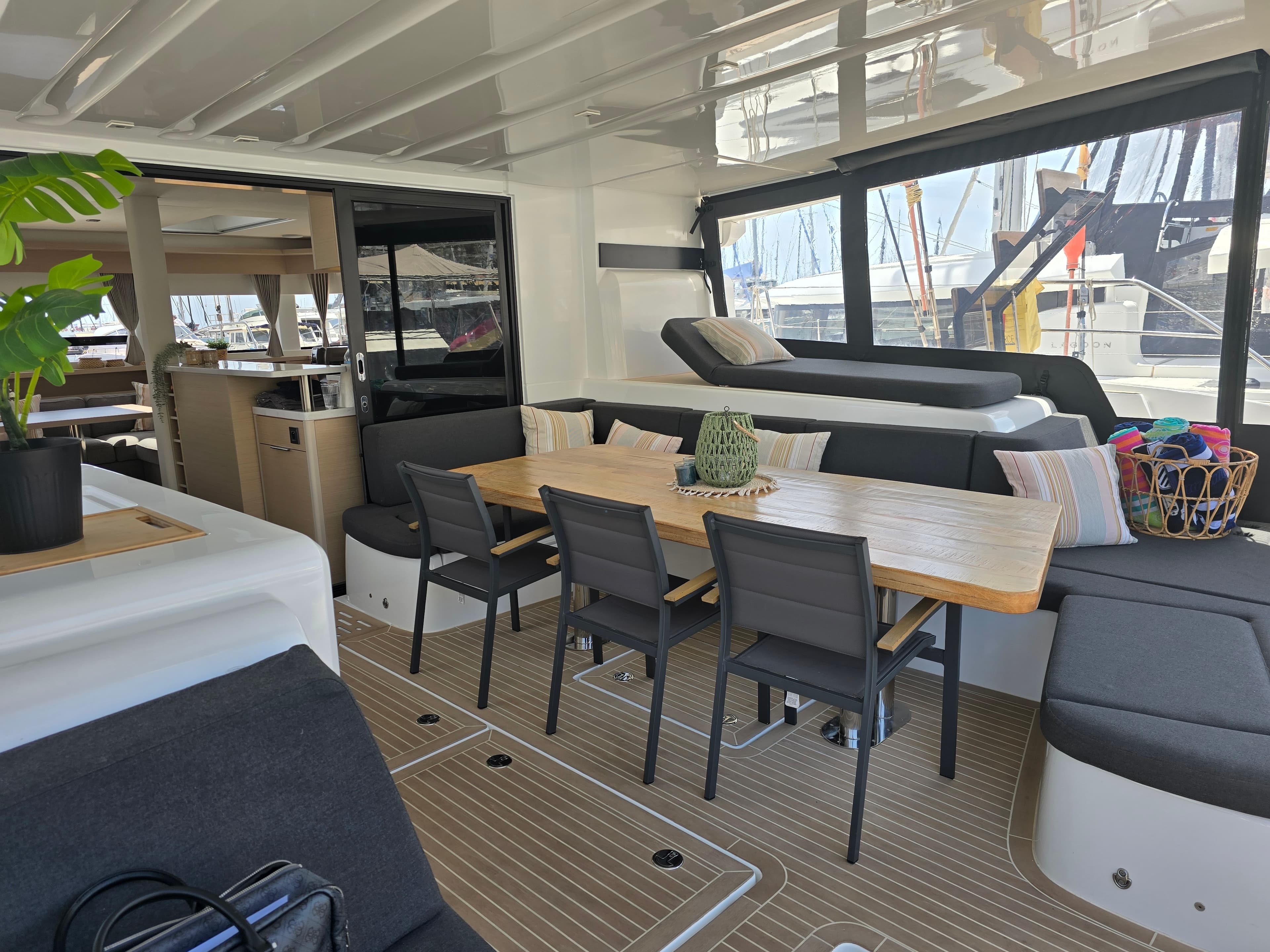 Lagoon 55 - photo 18