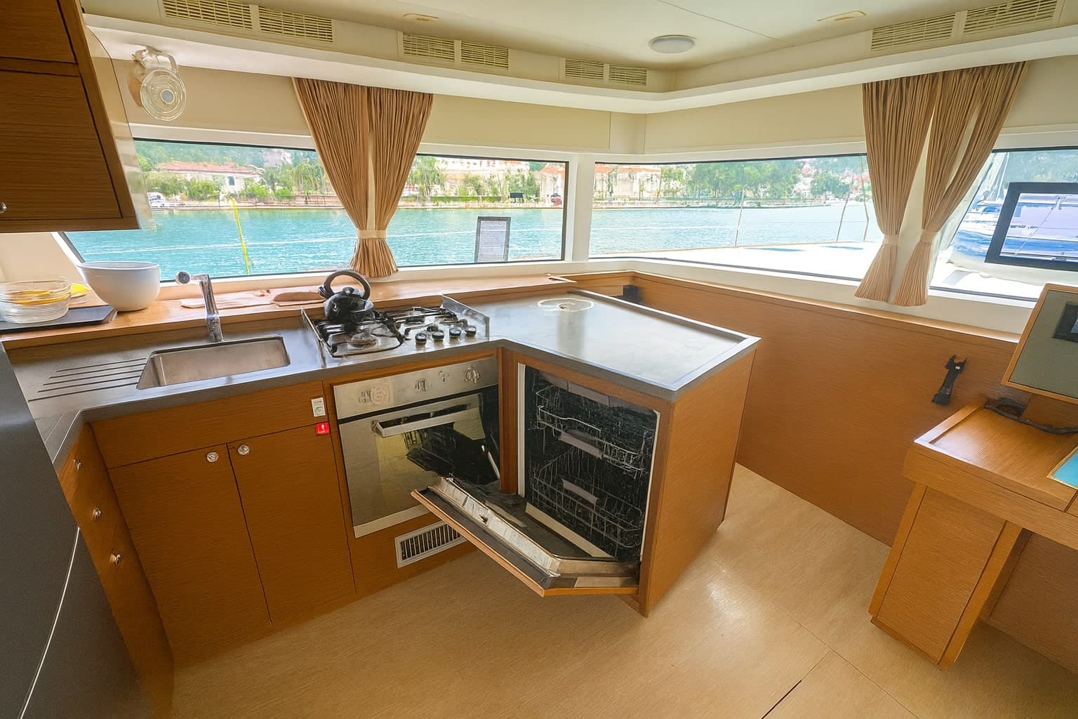 Lagoon 52 - photo 10