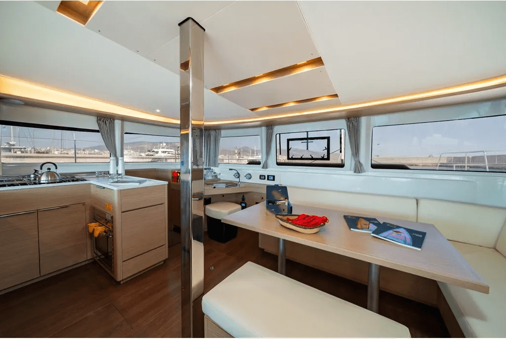 Lagoon 46  - photo 7