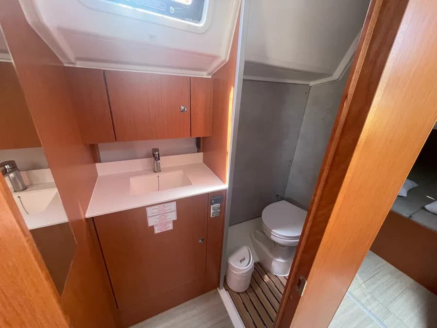 Bavaria C42 - photo 6