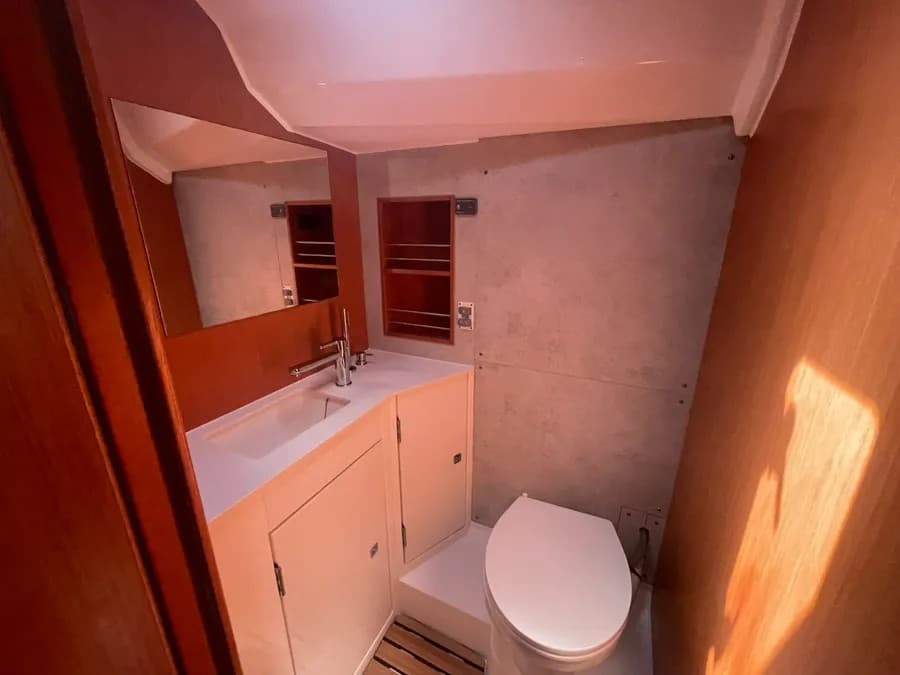 Bavaria C42 - photo 8