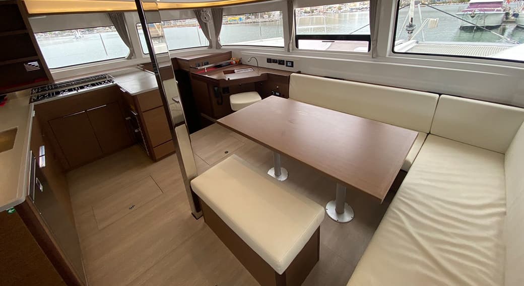 Lagoon 46  - photo 9