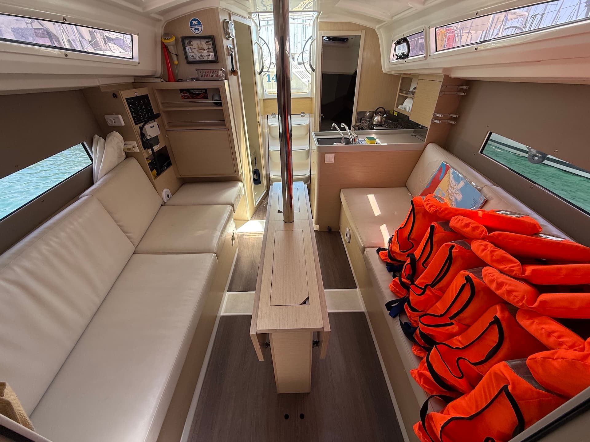 Oceanis 30.1 - photo 9