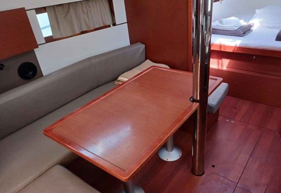 Oceanis 38.1 - photo 8