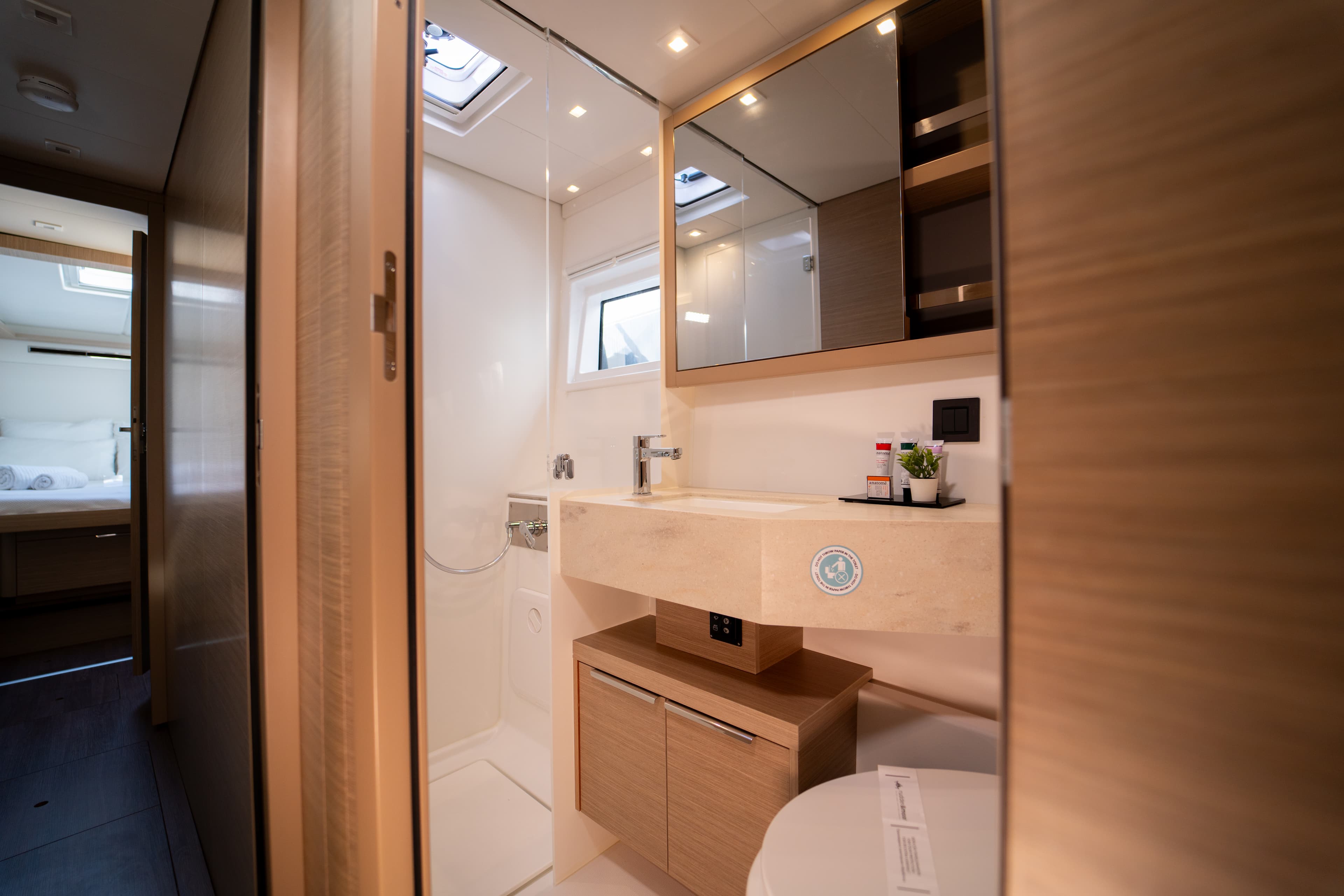 Lagoon 46  - photo 8