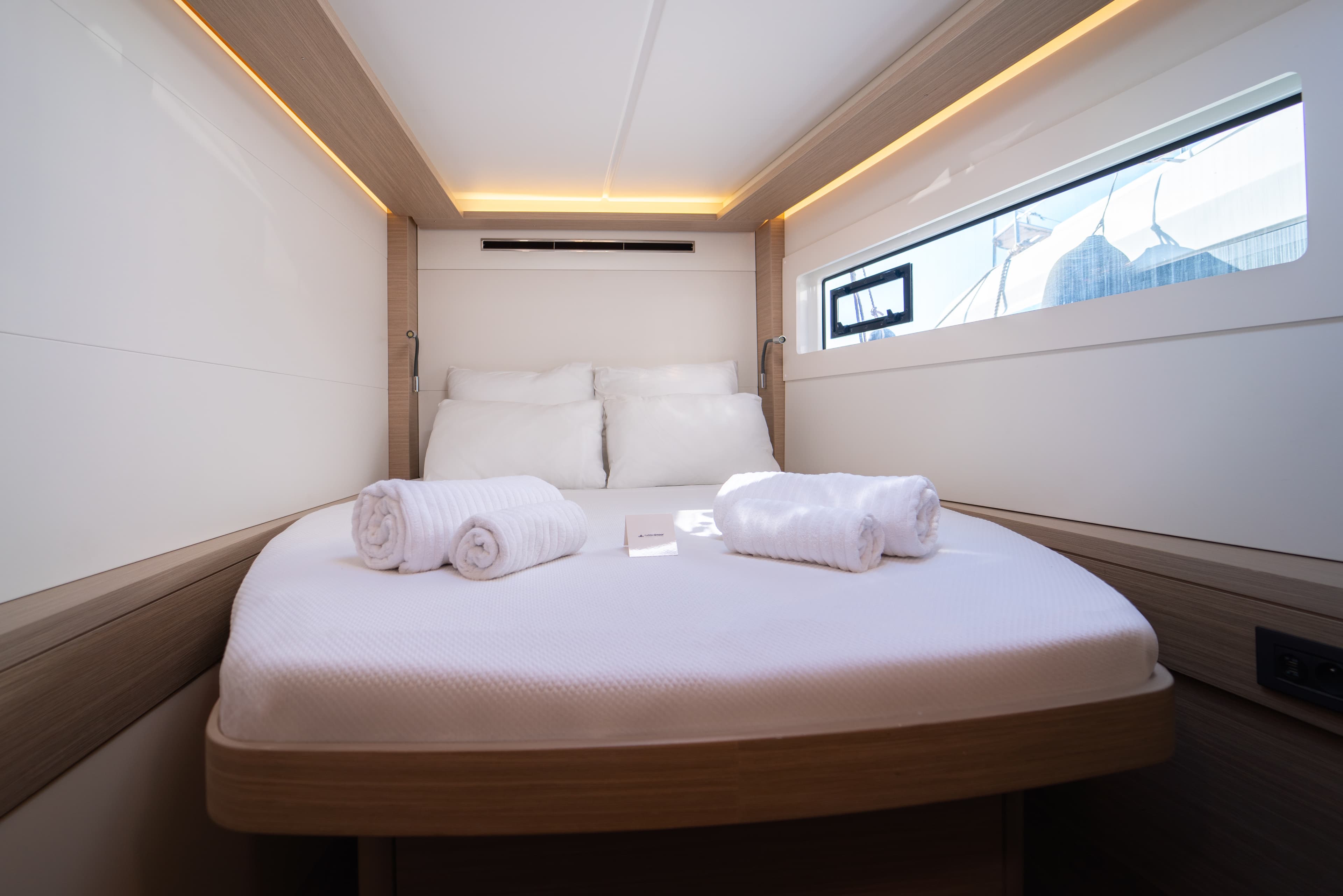 Lagoon 46  - photo 12