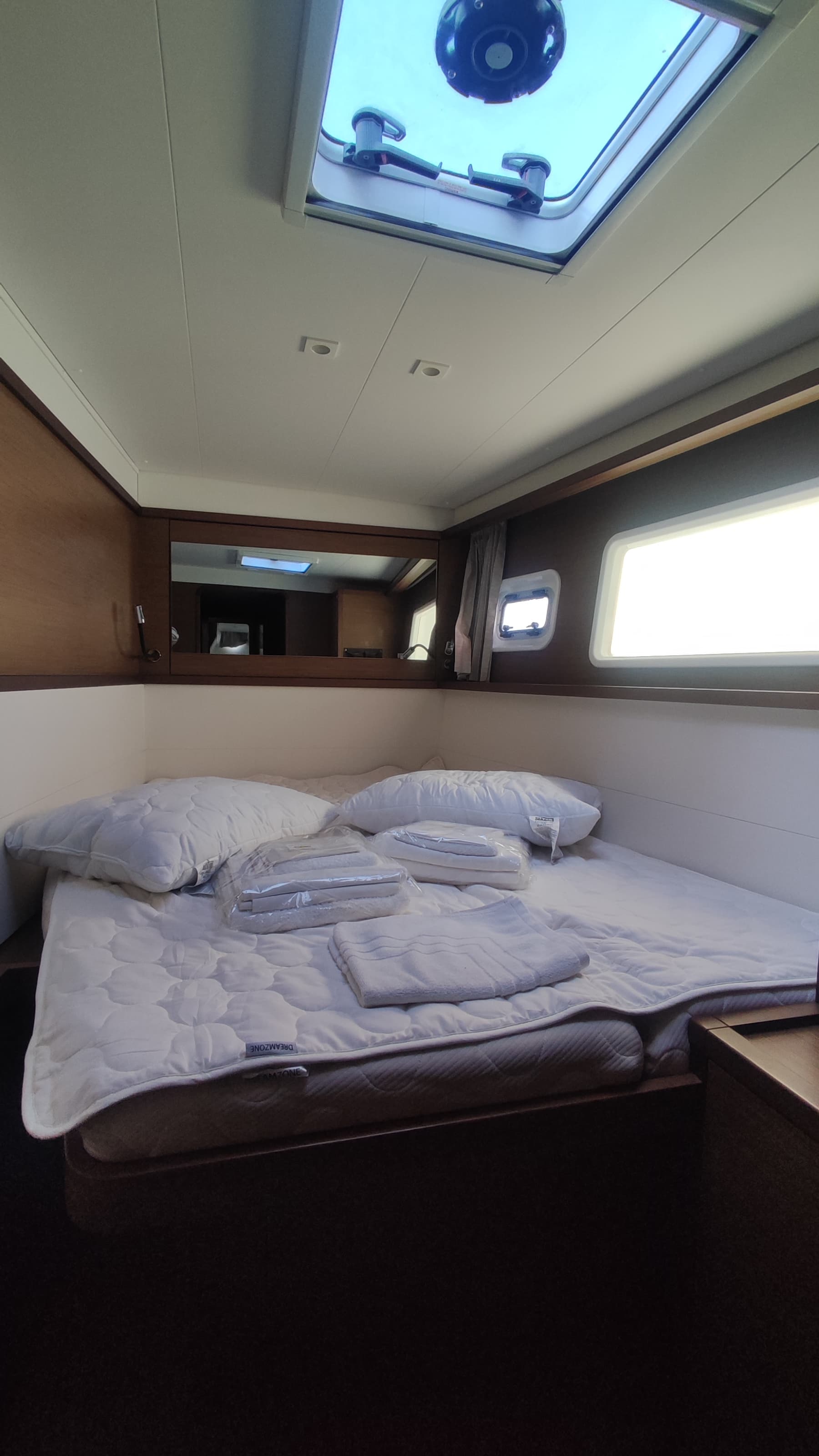 Lagoon 450 Fly - photo 5