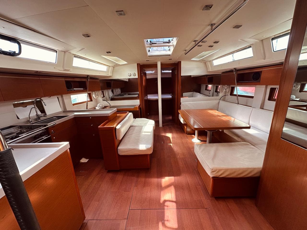 Oceanis 51.1 - photo 7