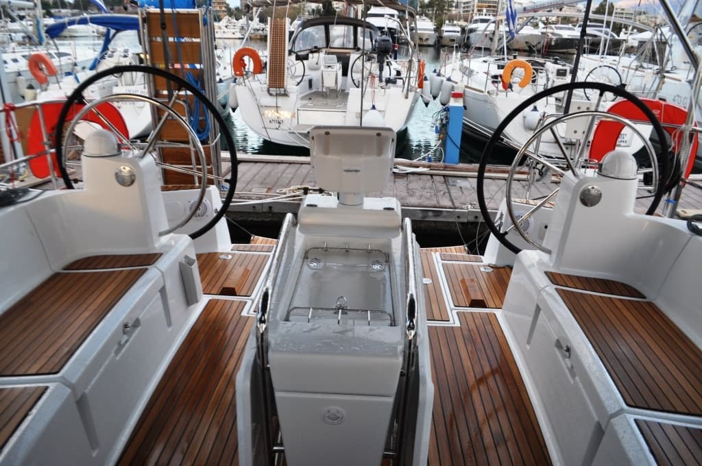 Sun Odyssey 519 - photo 6