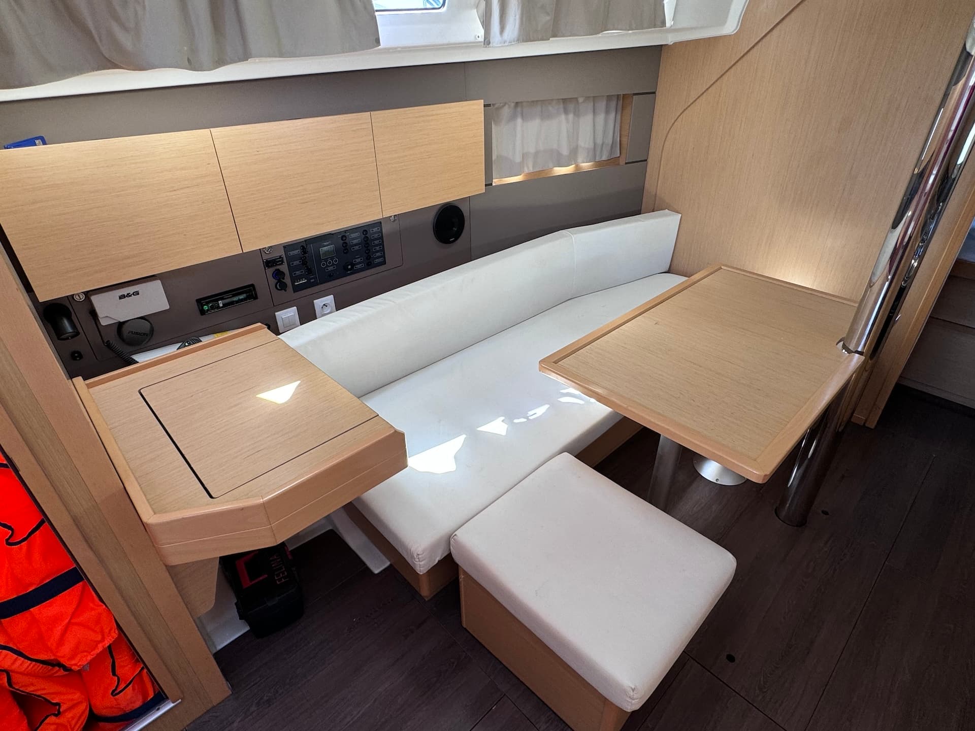 Oceanis 38 - photo 6