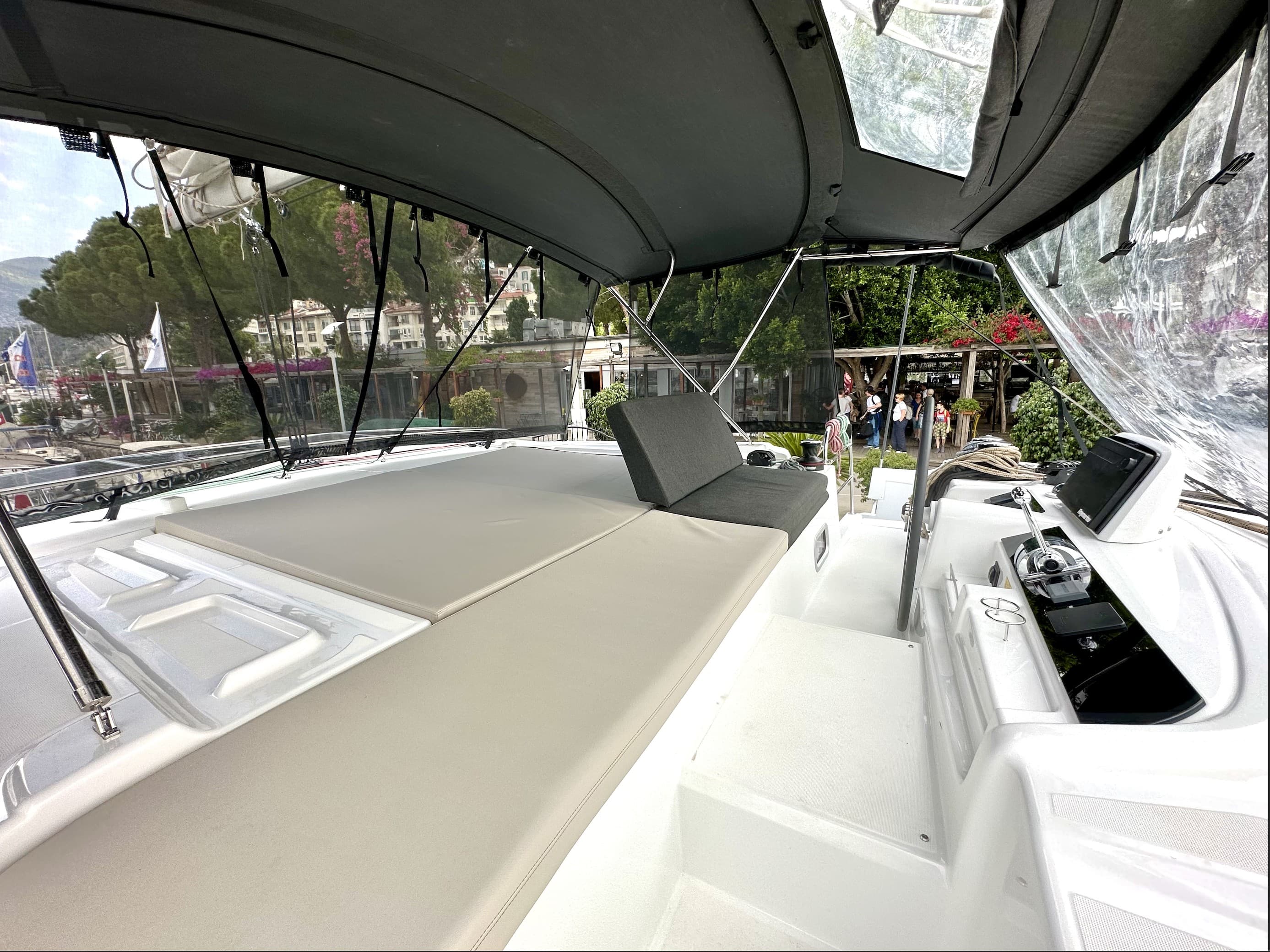 Lagoon 46  - photo 9