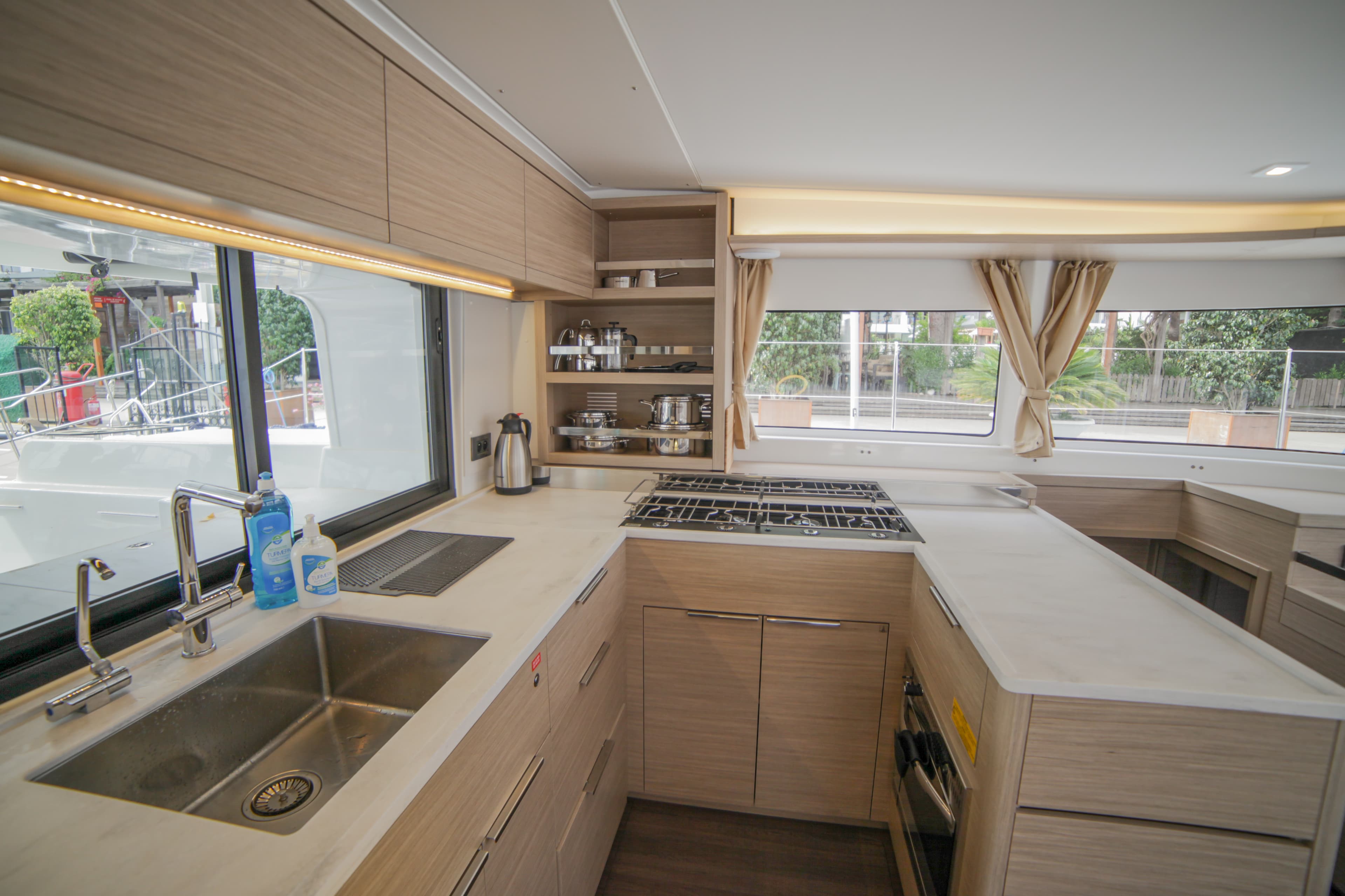 Lagoon 46  - photo 20