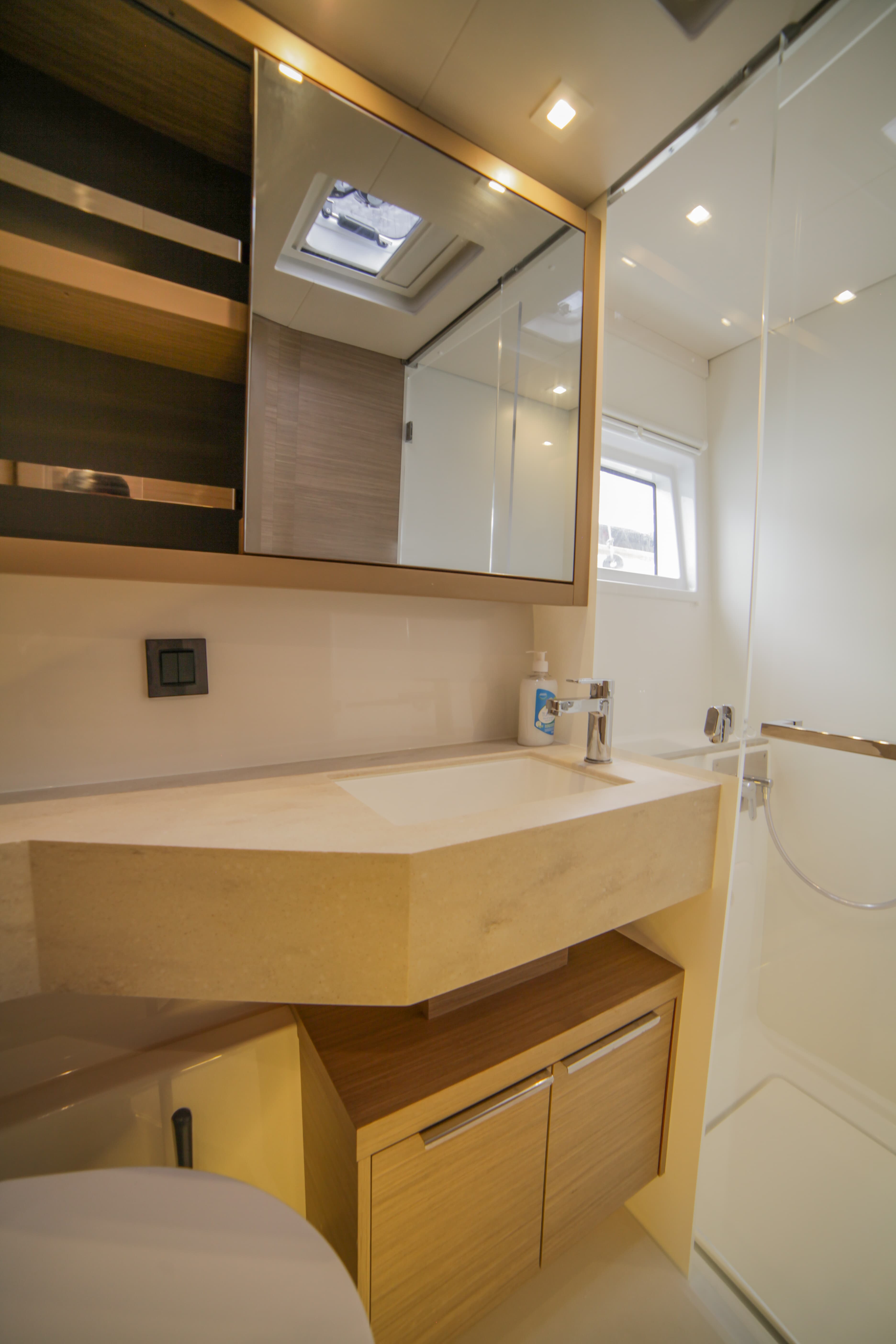 Lagoon 46  - photo 6