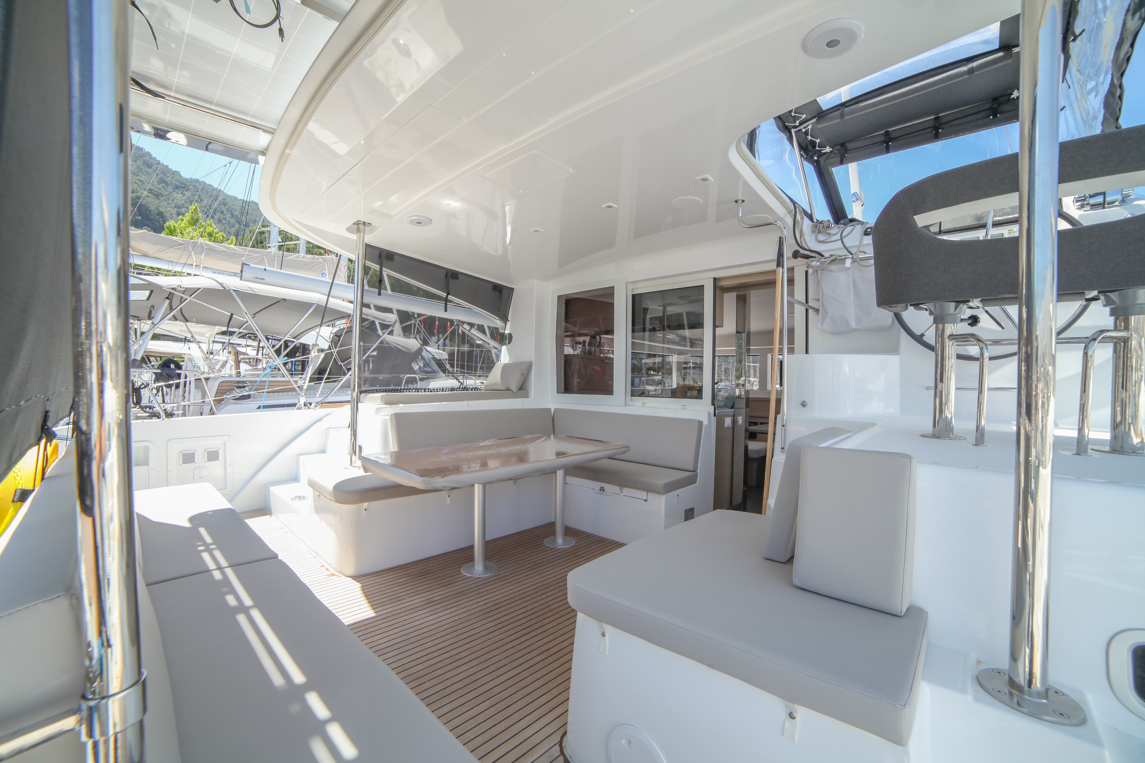 Lagoon 40 - photo 11