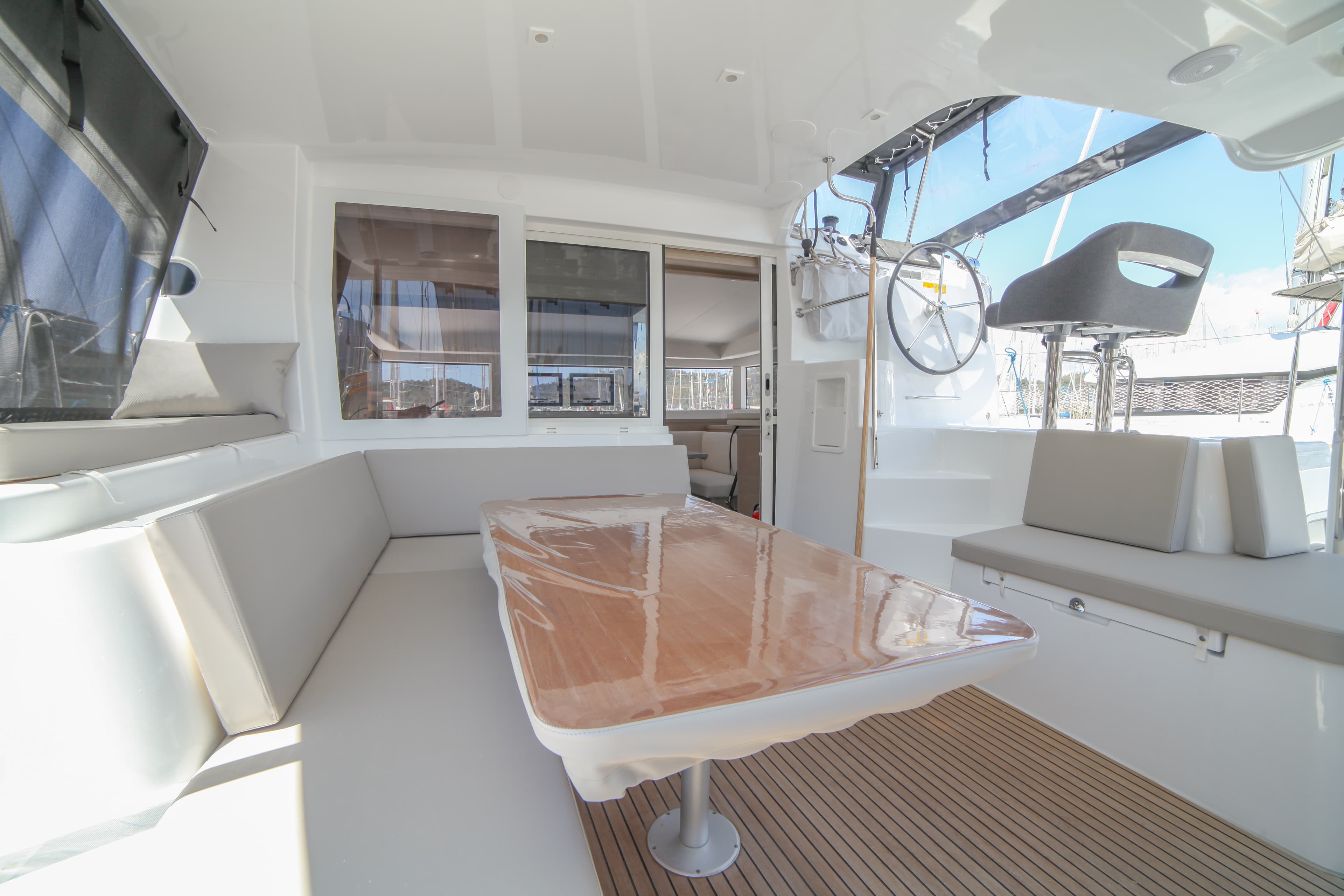 Lagoon 40 - photo 16