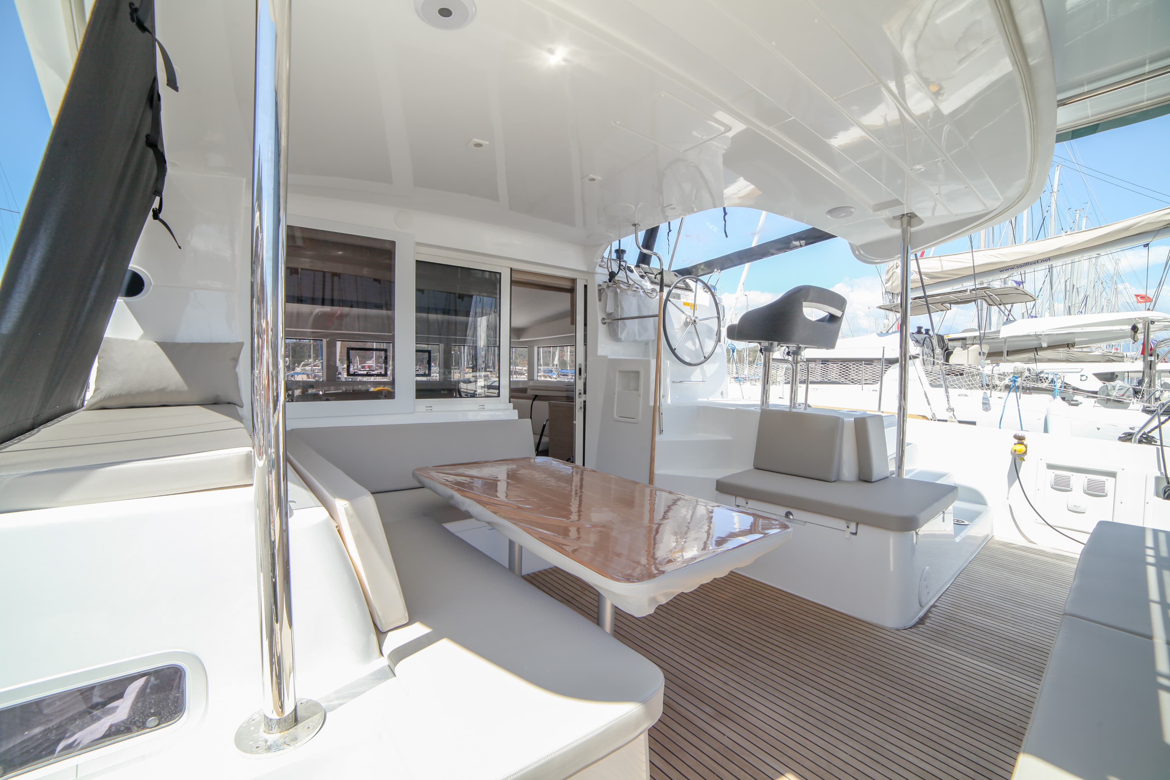 Lagoon 40 - photo 12