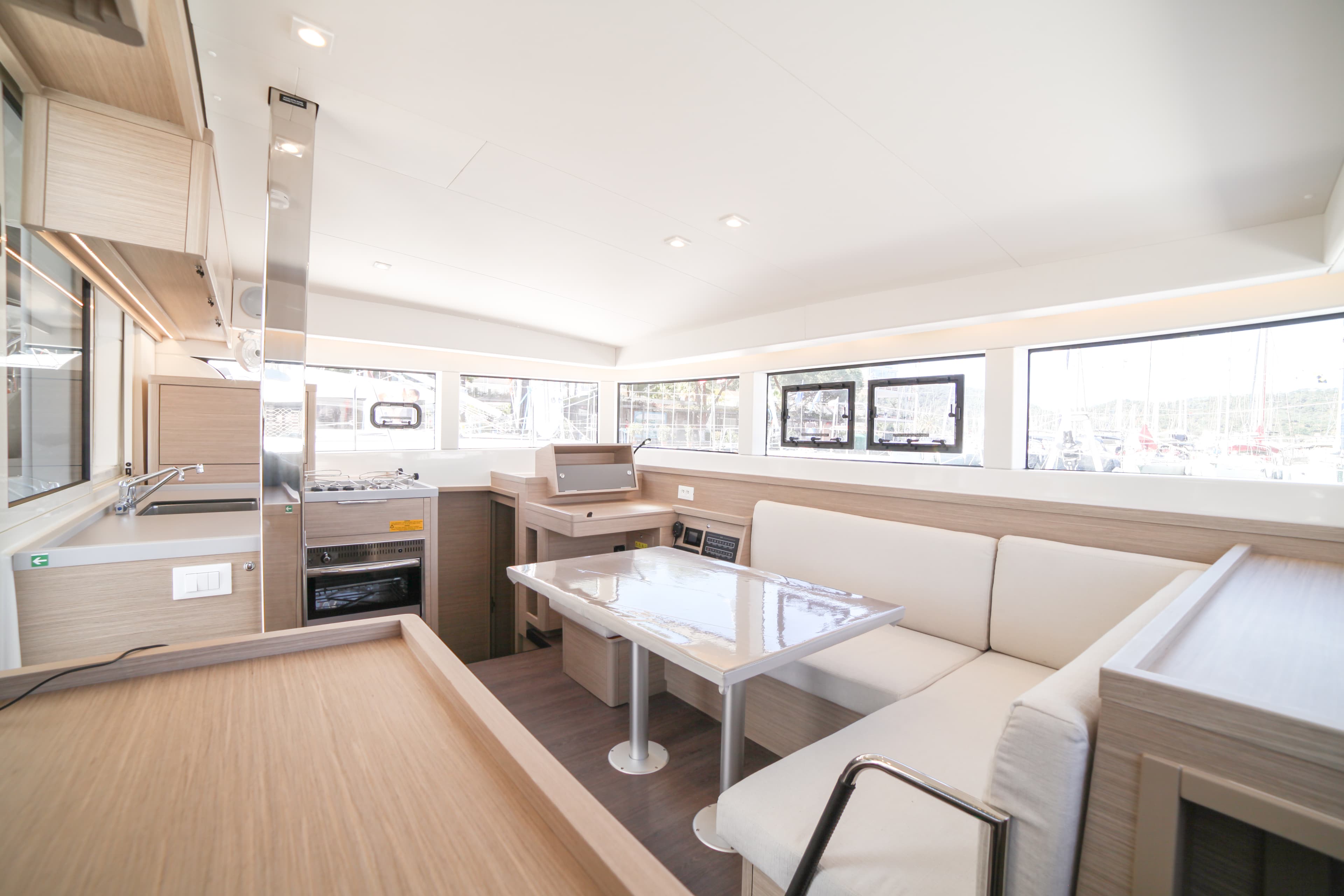 Lagoon 40 - photo 13