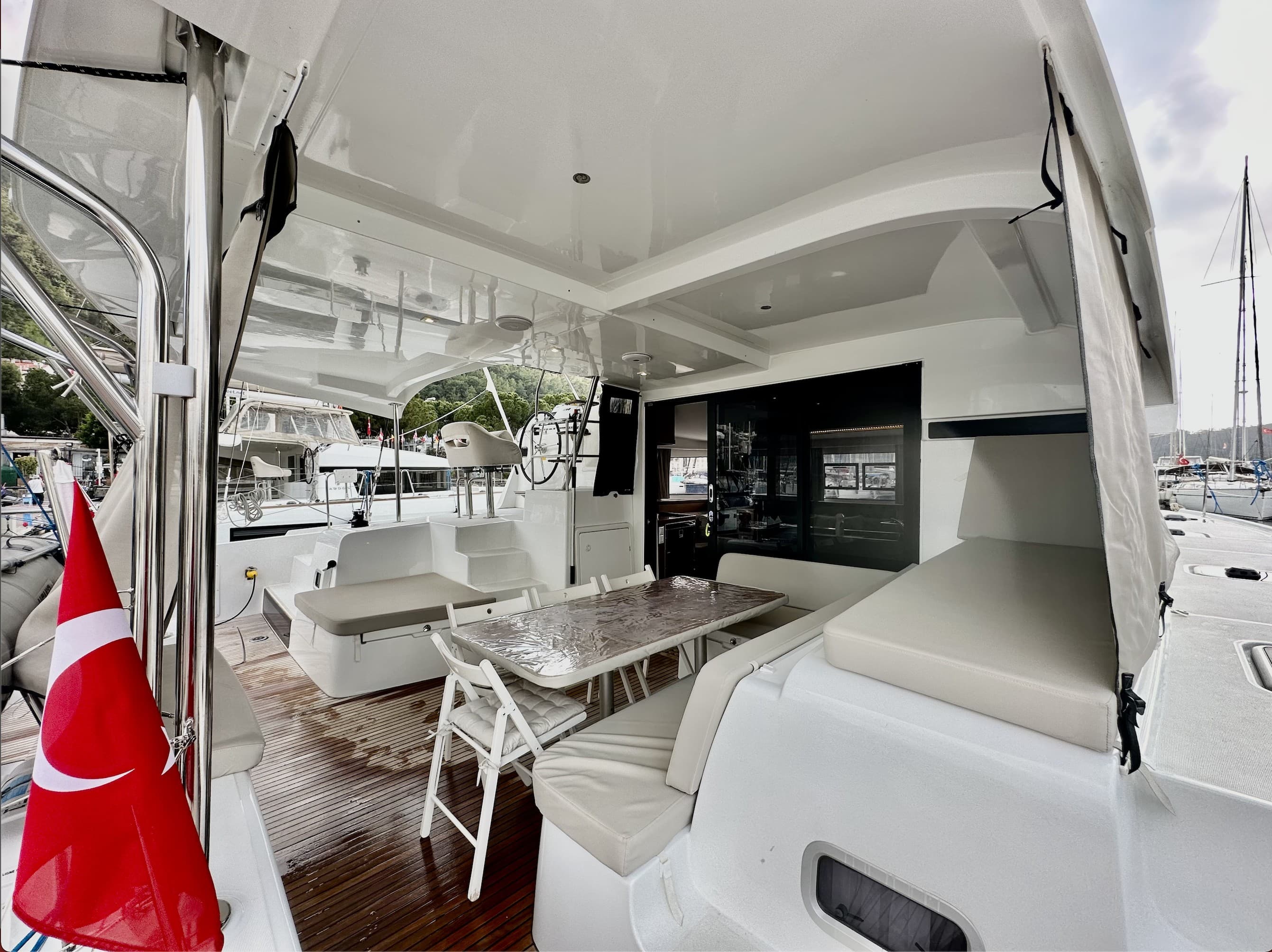 Lagoon 42 - photo 11