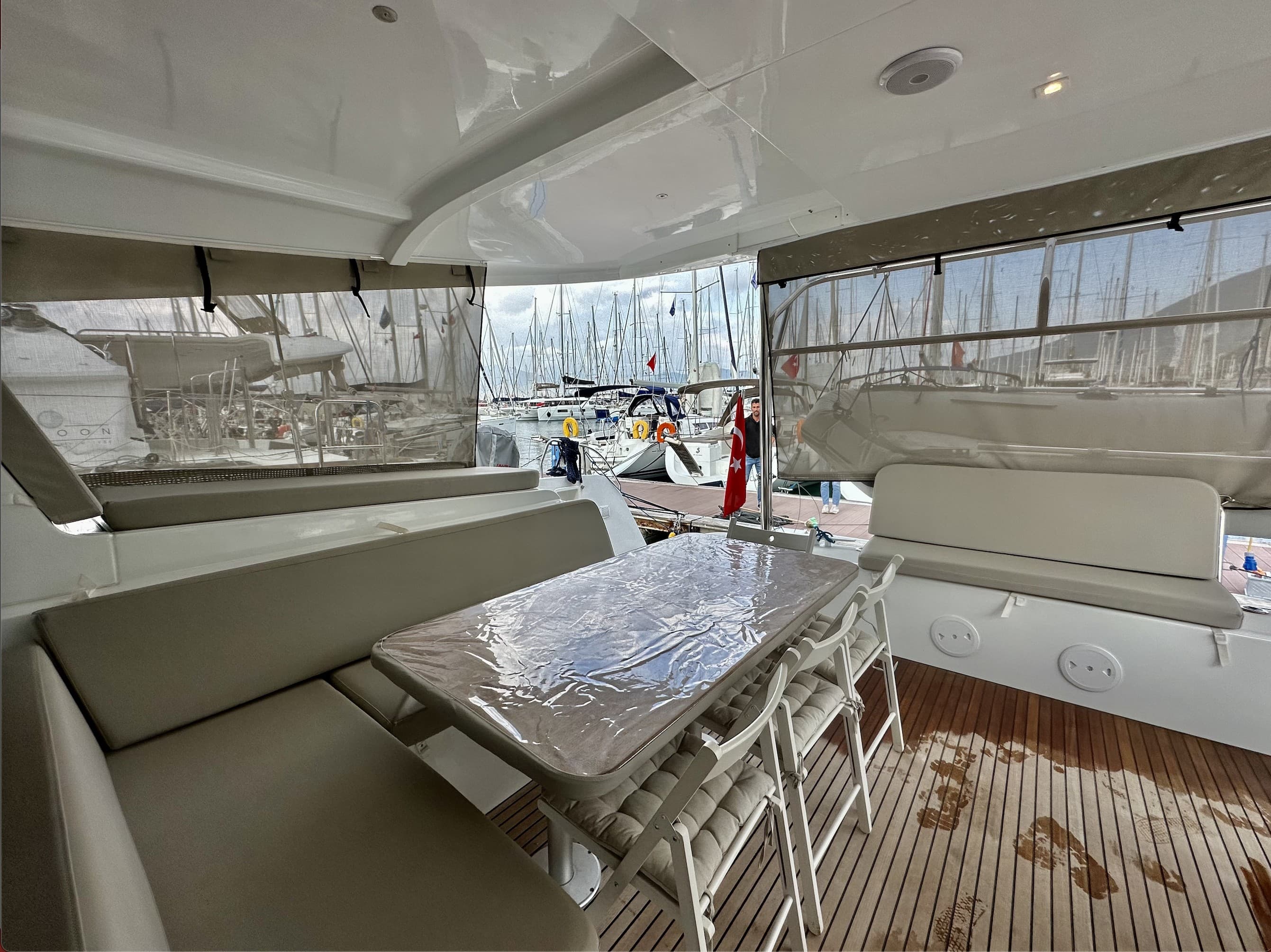 Lagoon 42 - photo 8