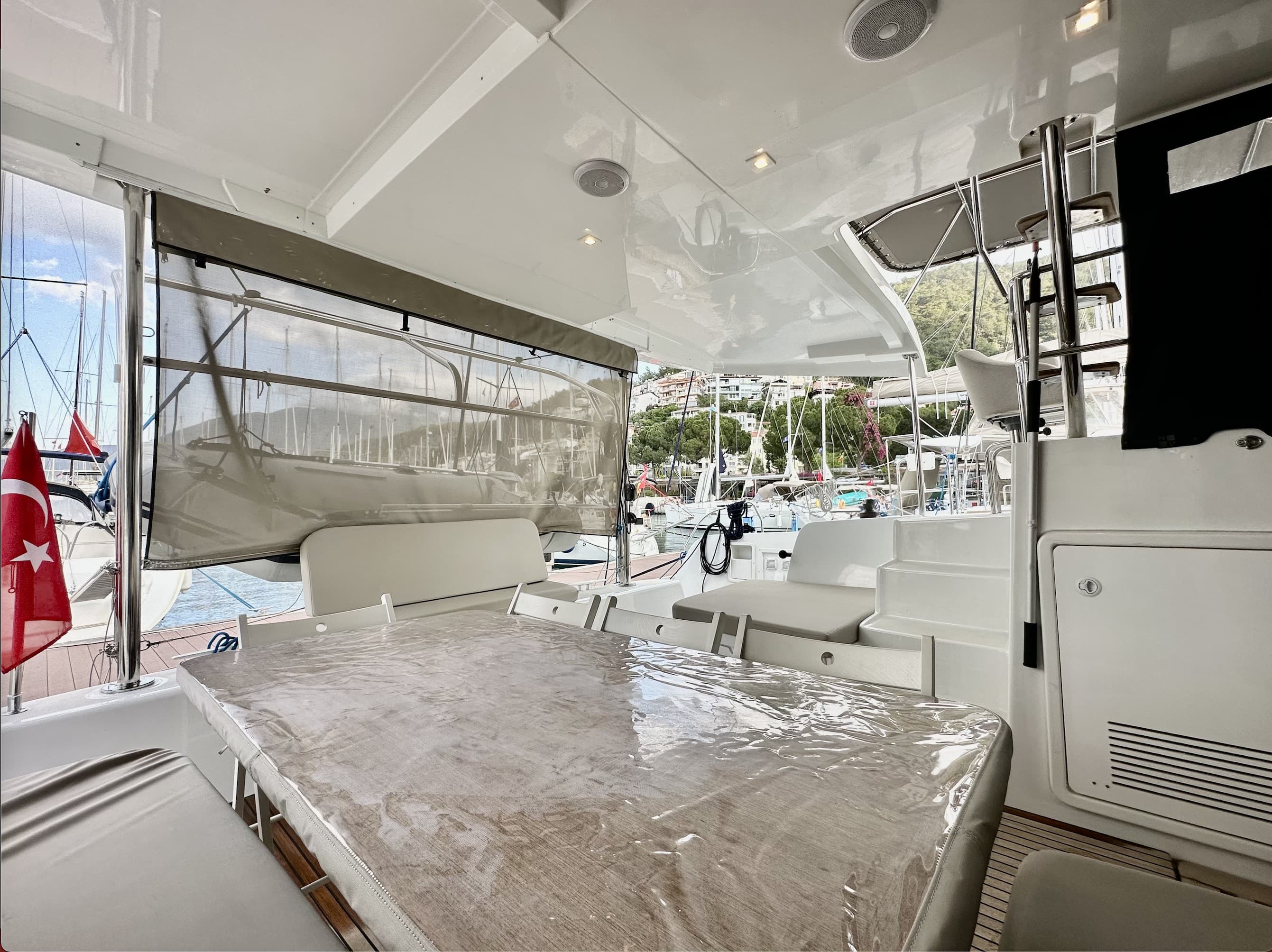 Lagoon 42 - photo 17