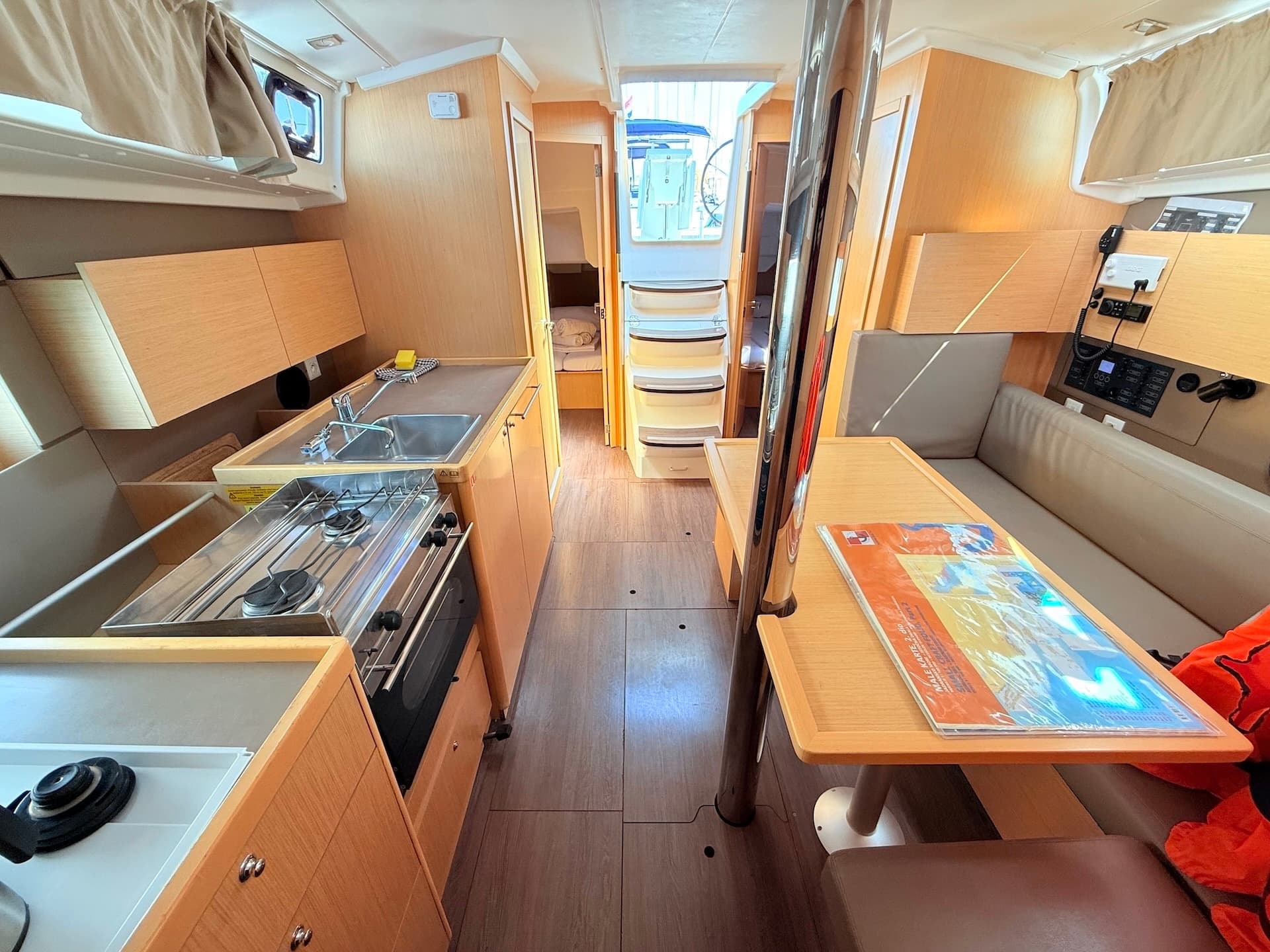 Oceanis 38.1 - photo 8