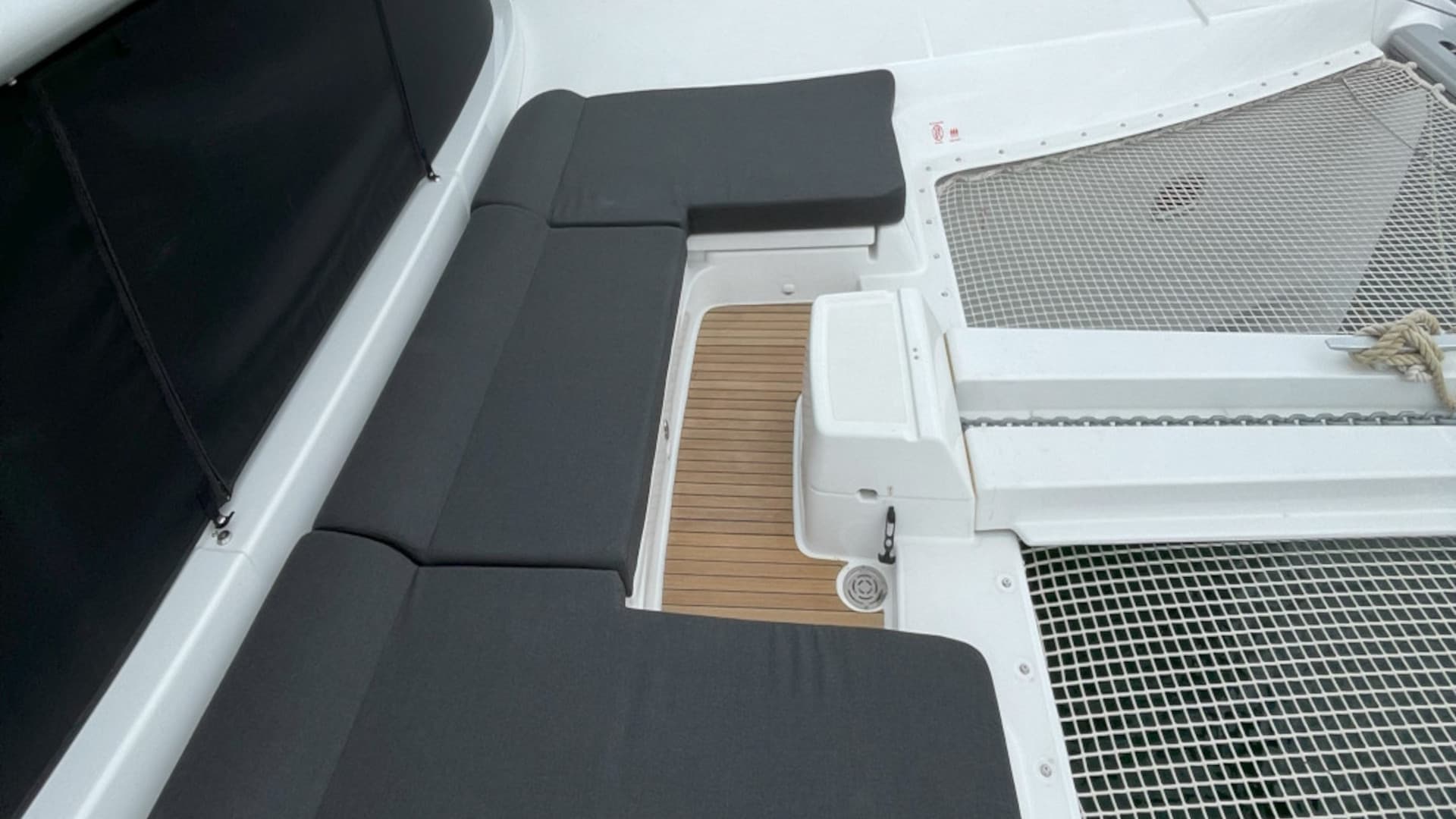 Lagoon 46  - photo 11