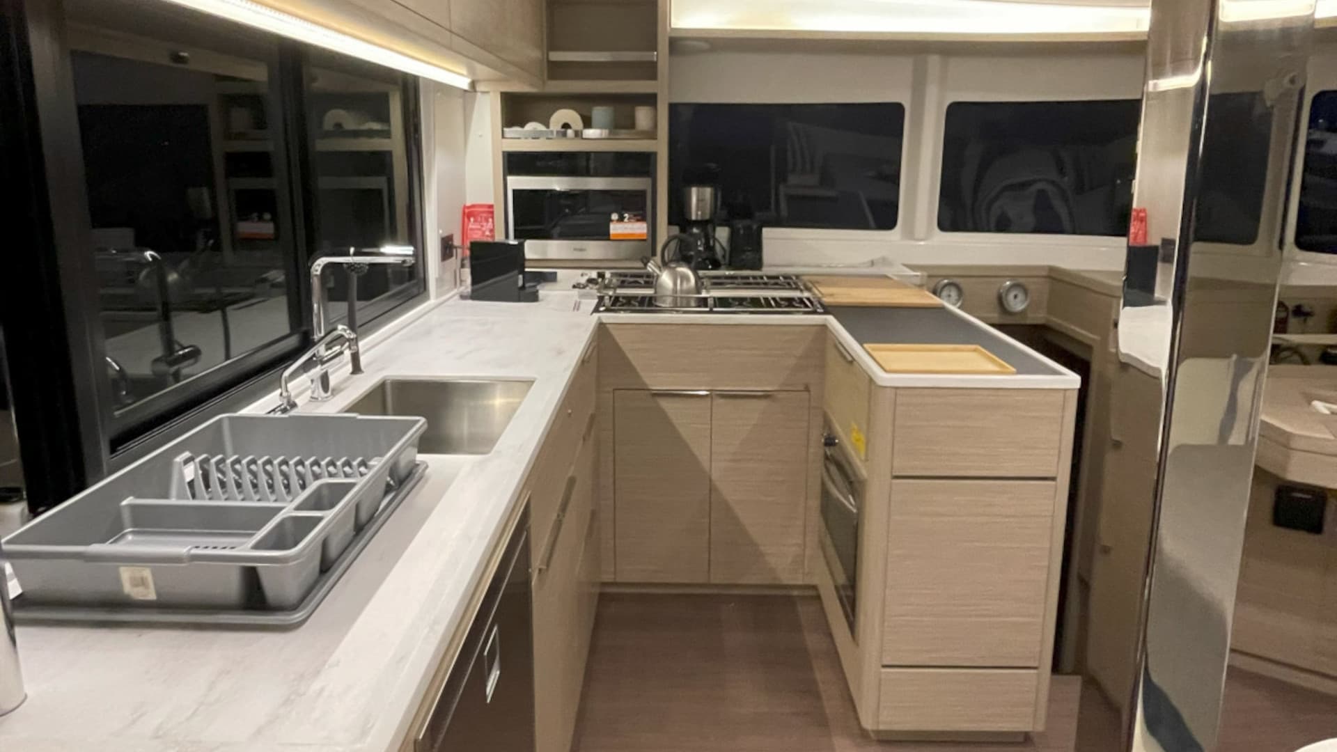 Lagoon 46  - photo 20