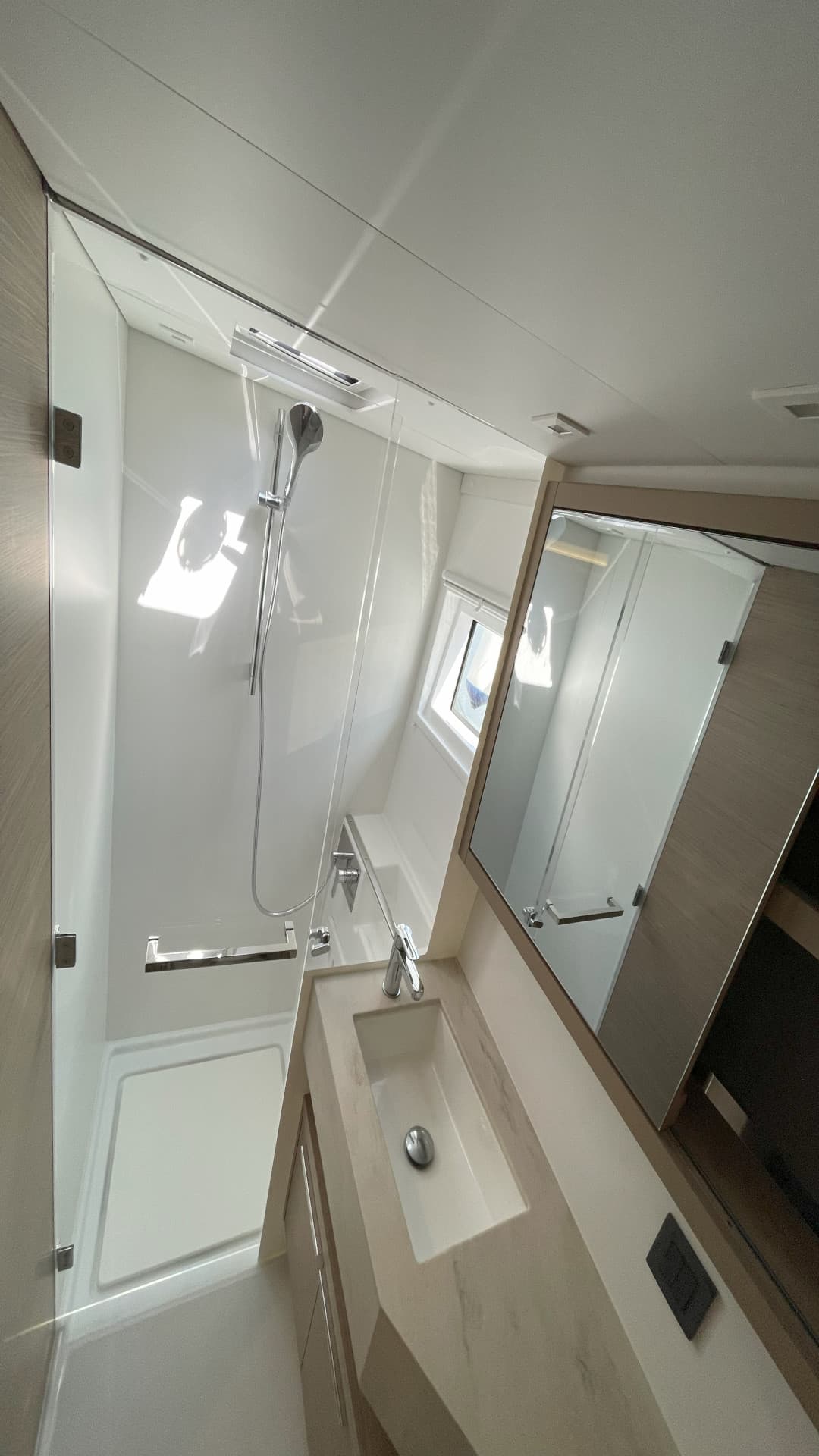 Lagoon 46  - photo 7