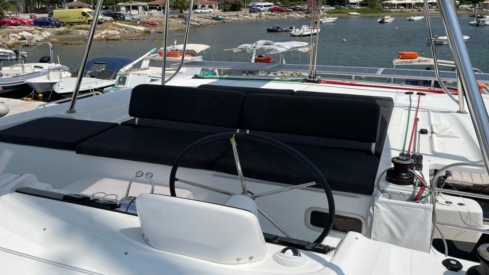 Lagoon 46  - photo 16