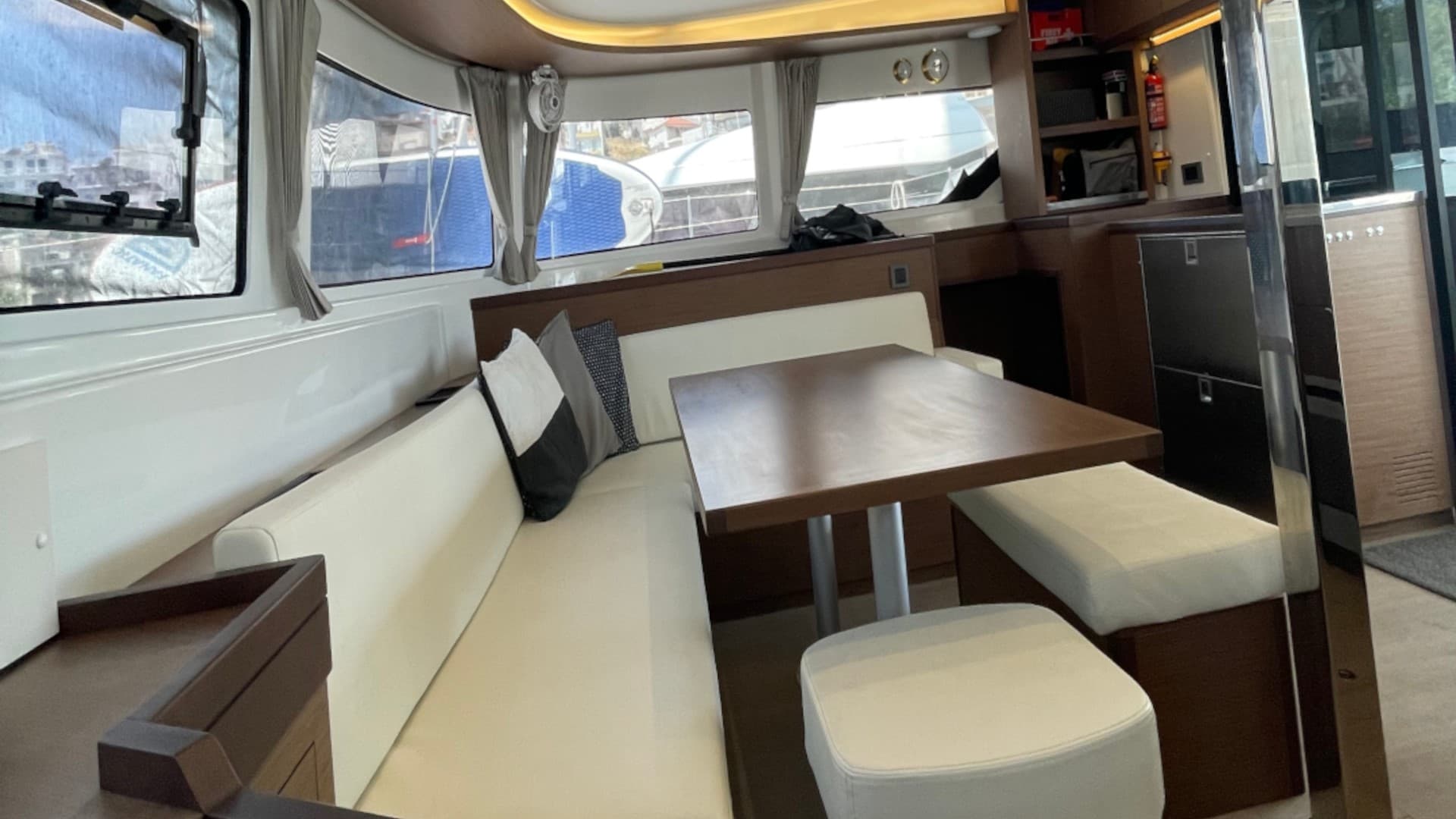 Lagoon 46  - photo 9