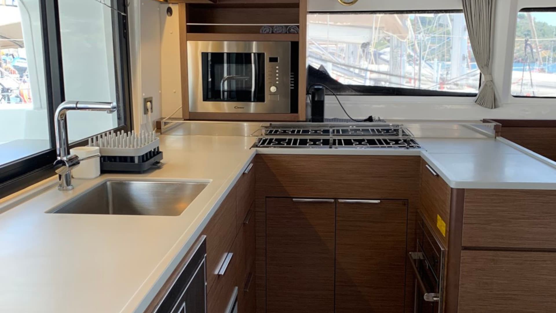 Lagoon 46  - photo 4