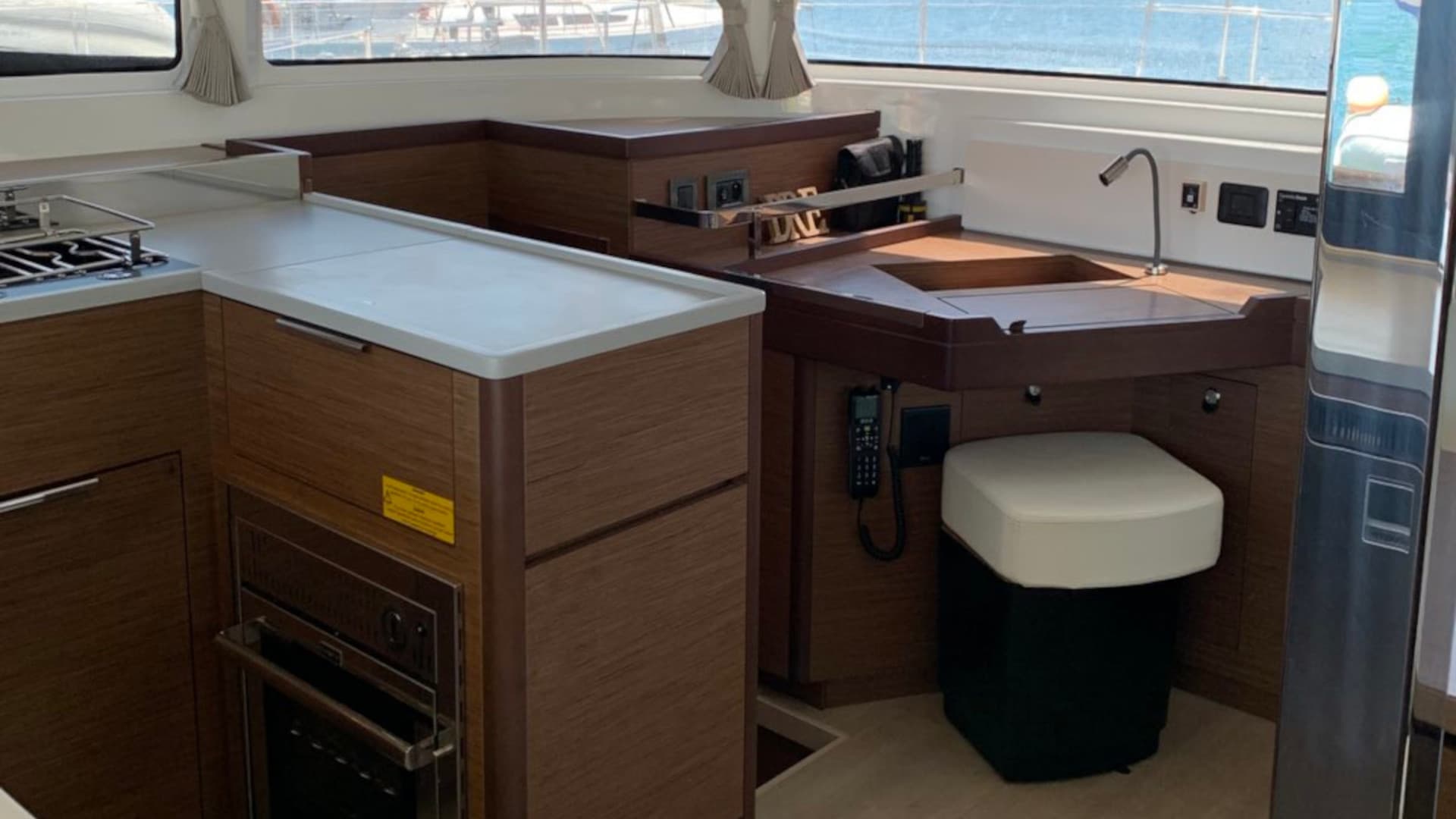 Lagoon 46  - photo 10