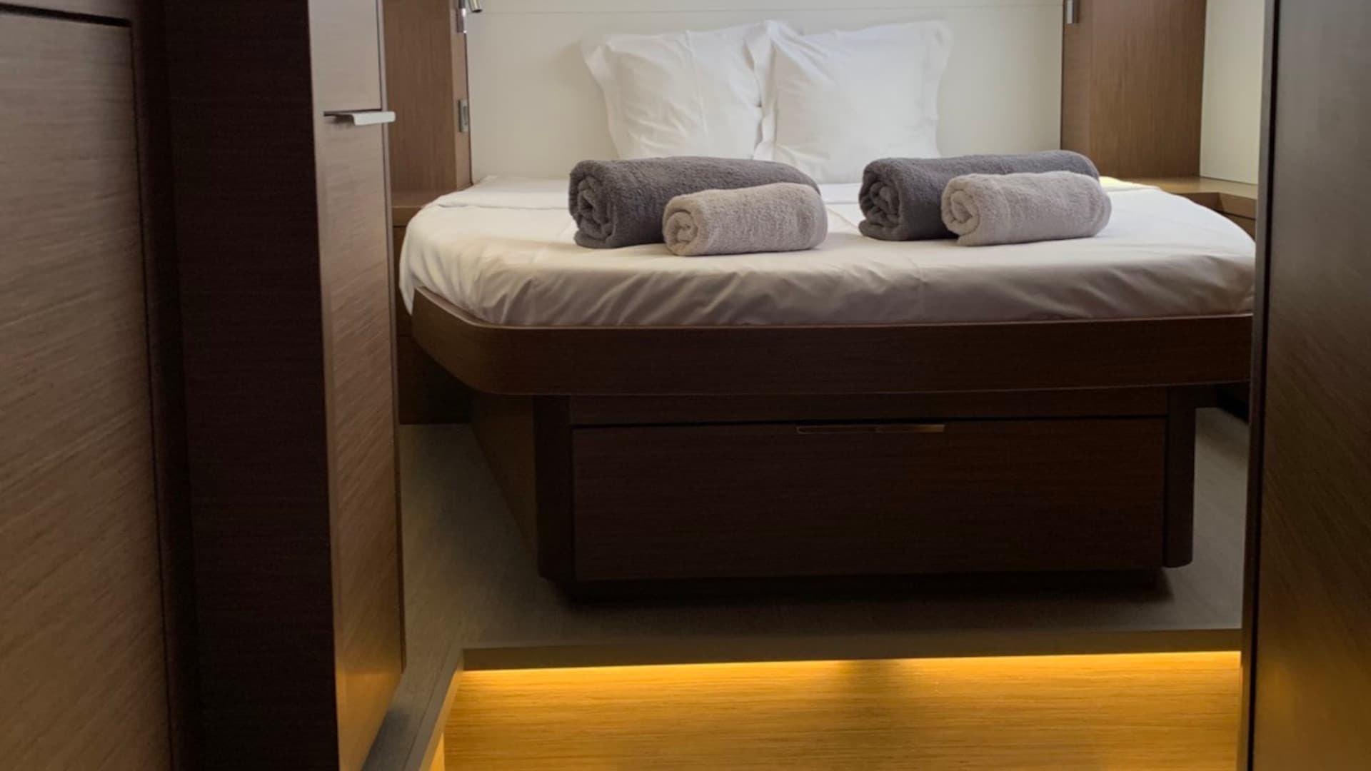 Lagoon 46  - photo 8