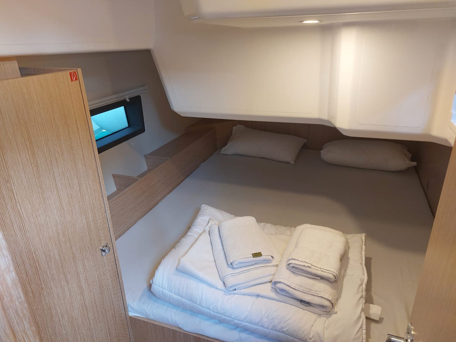 Bavaria C42 - photo 12