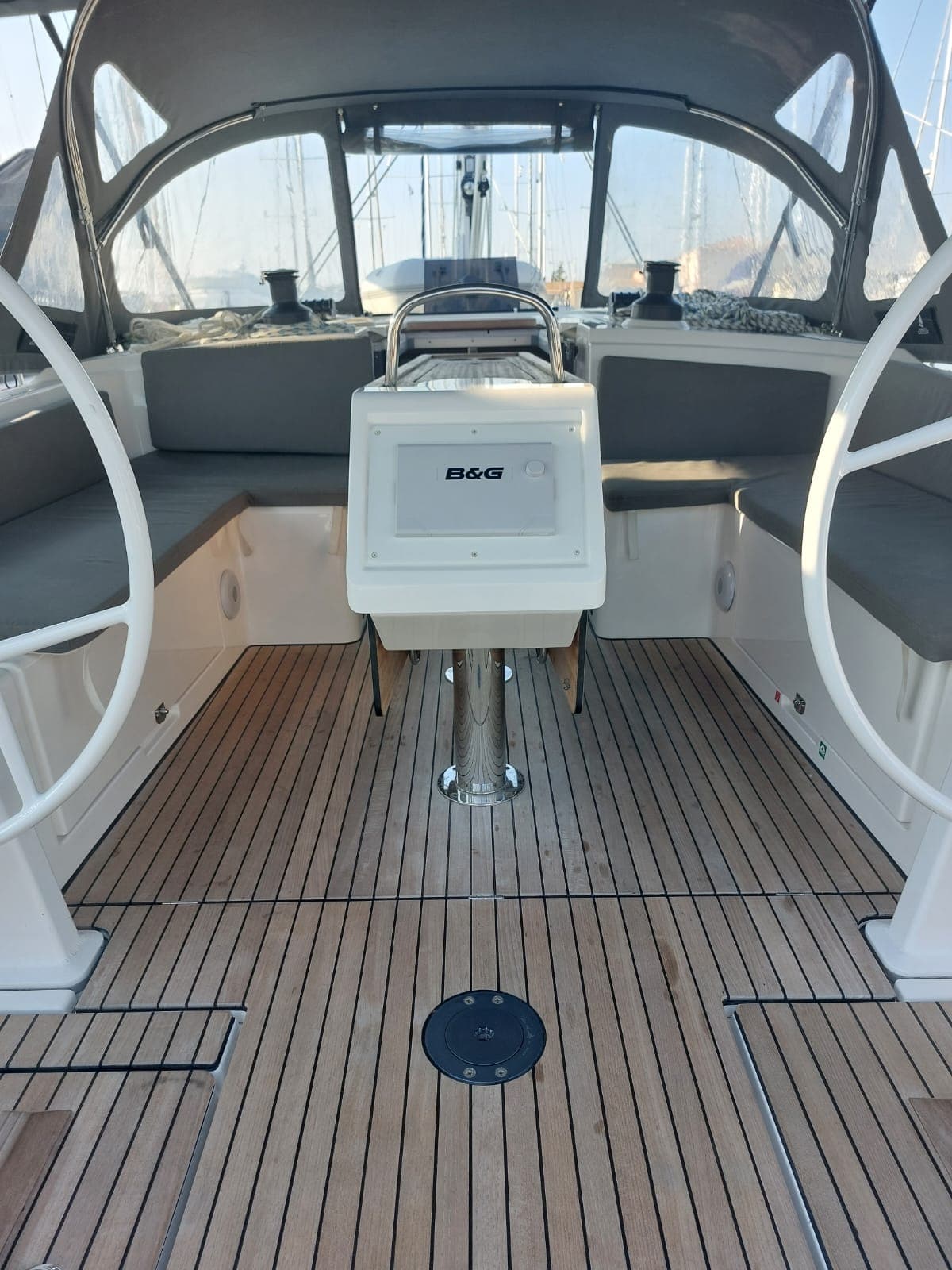 Bavaria C42 - photo 8