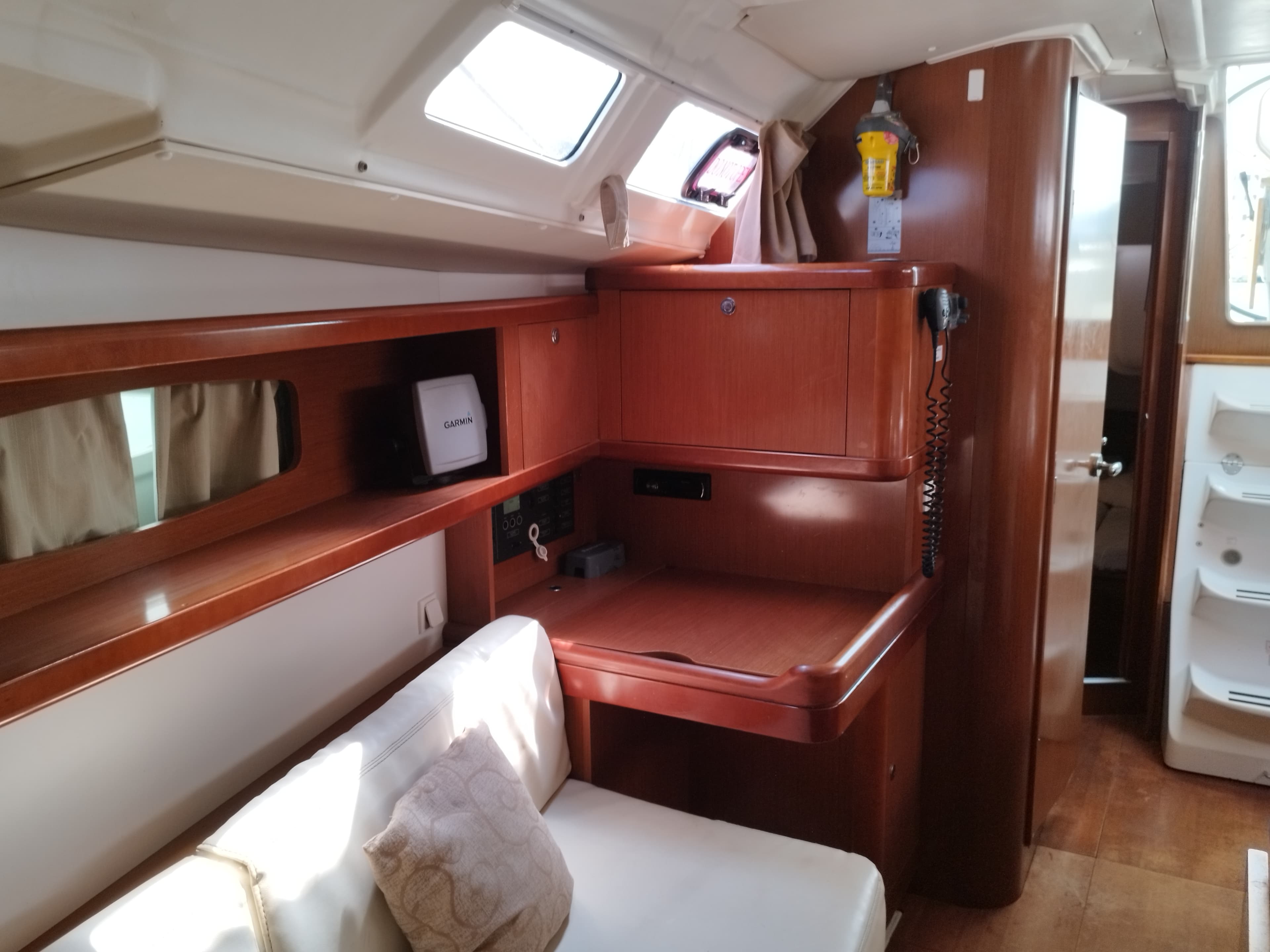 Oceanis 37 - photo 6