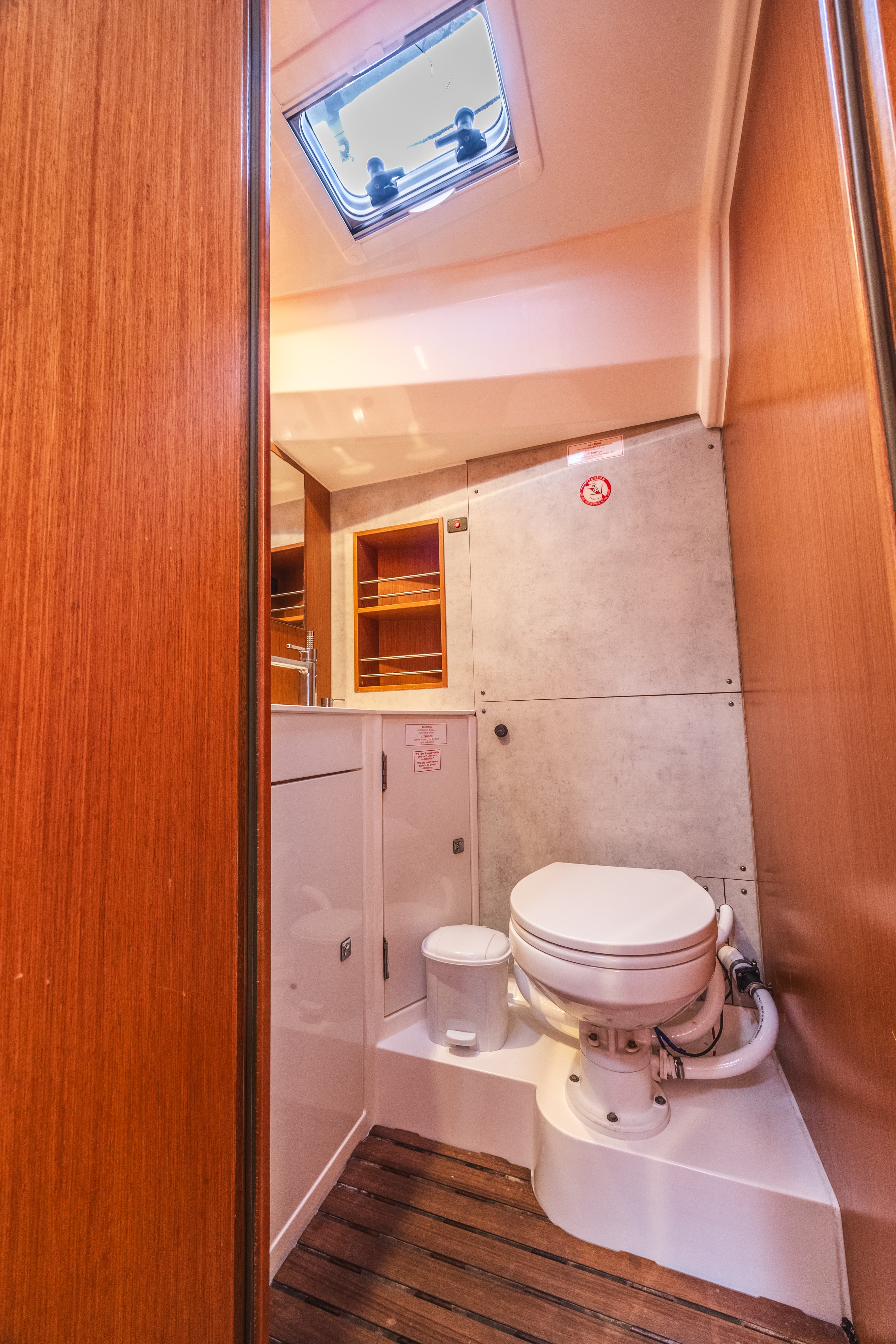 Bavaria C42 - photo 14