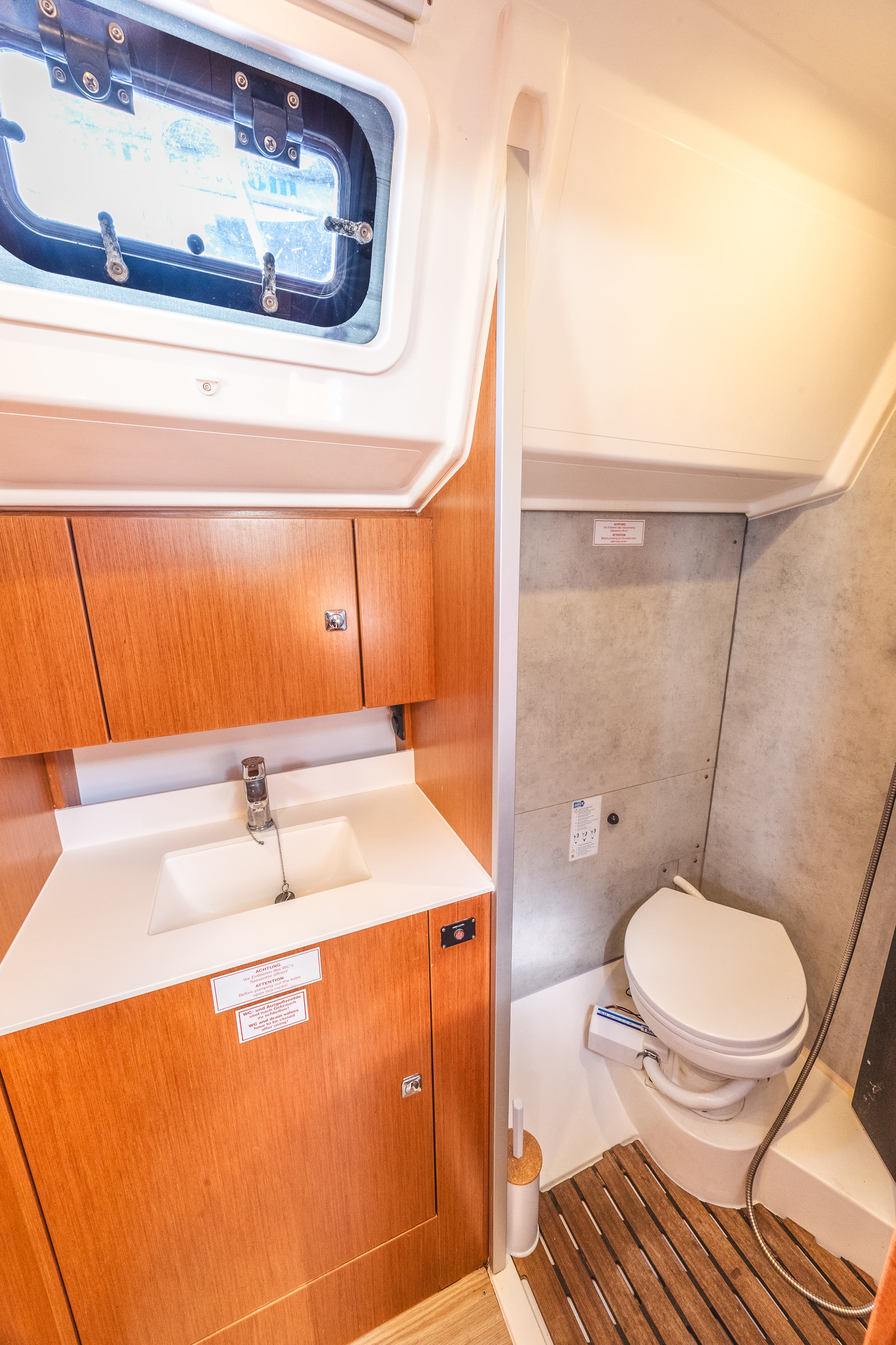 Bavaria C42 - photo 17