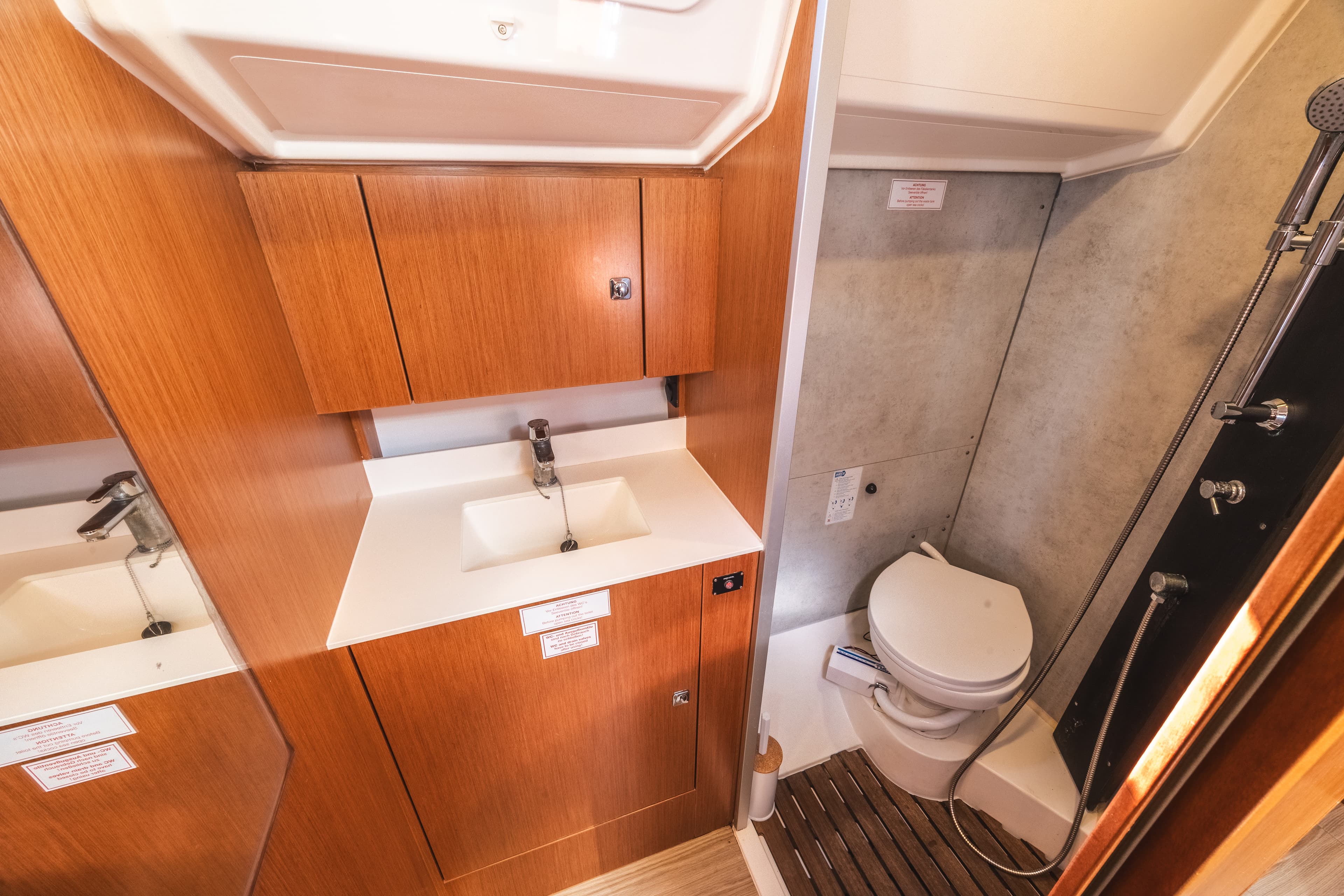 Bavaria C42 - photo 25