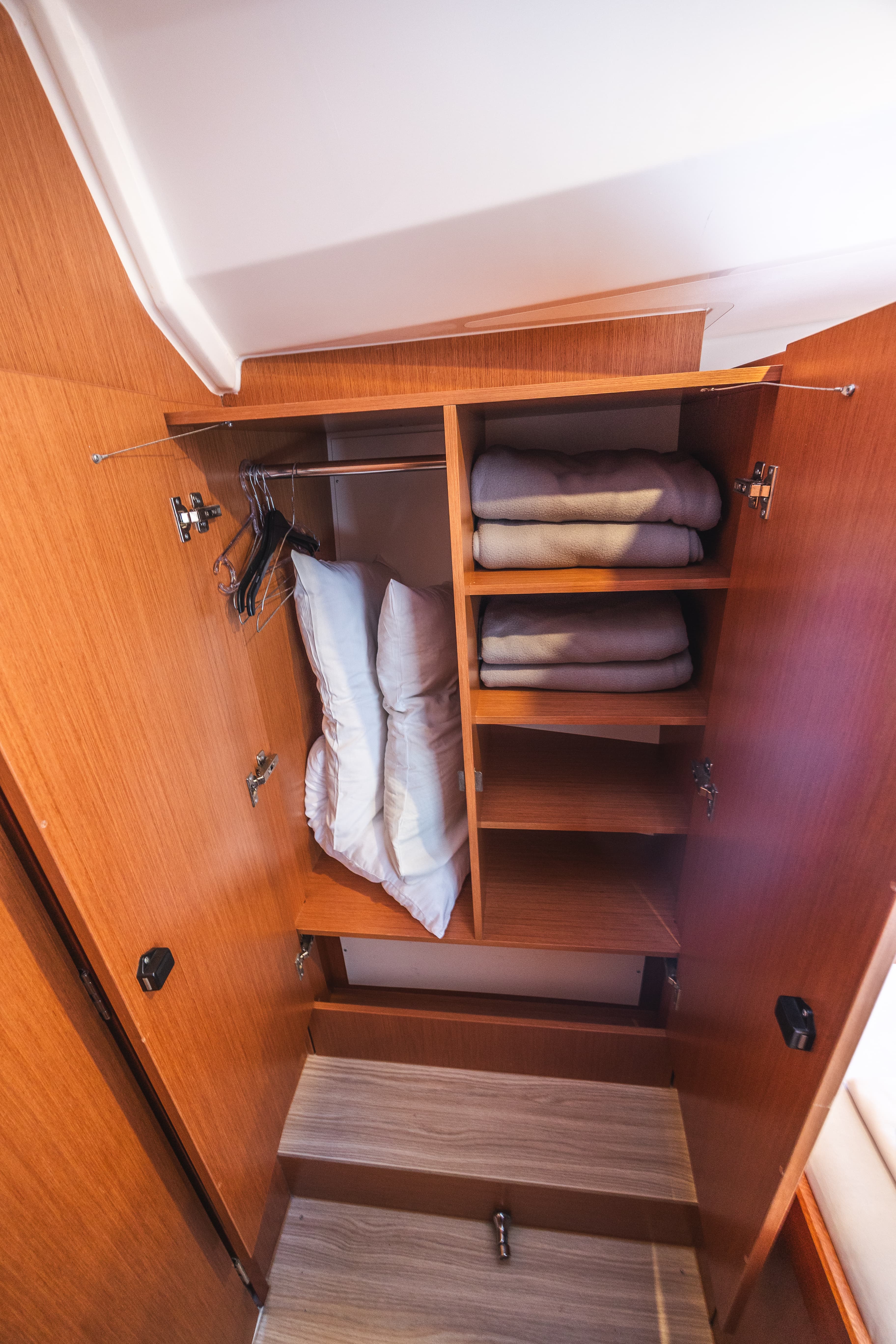 Bavaria C42 - photo 9