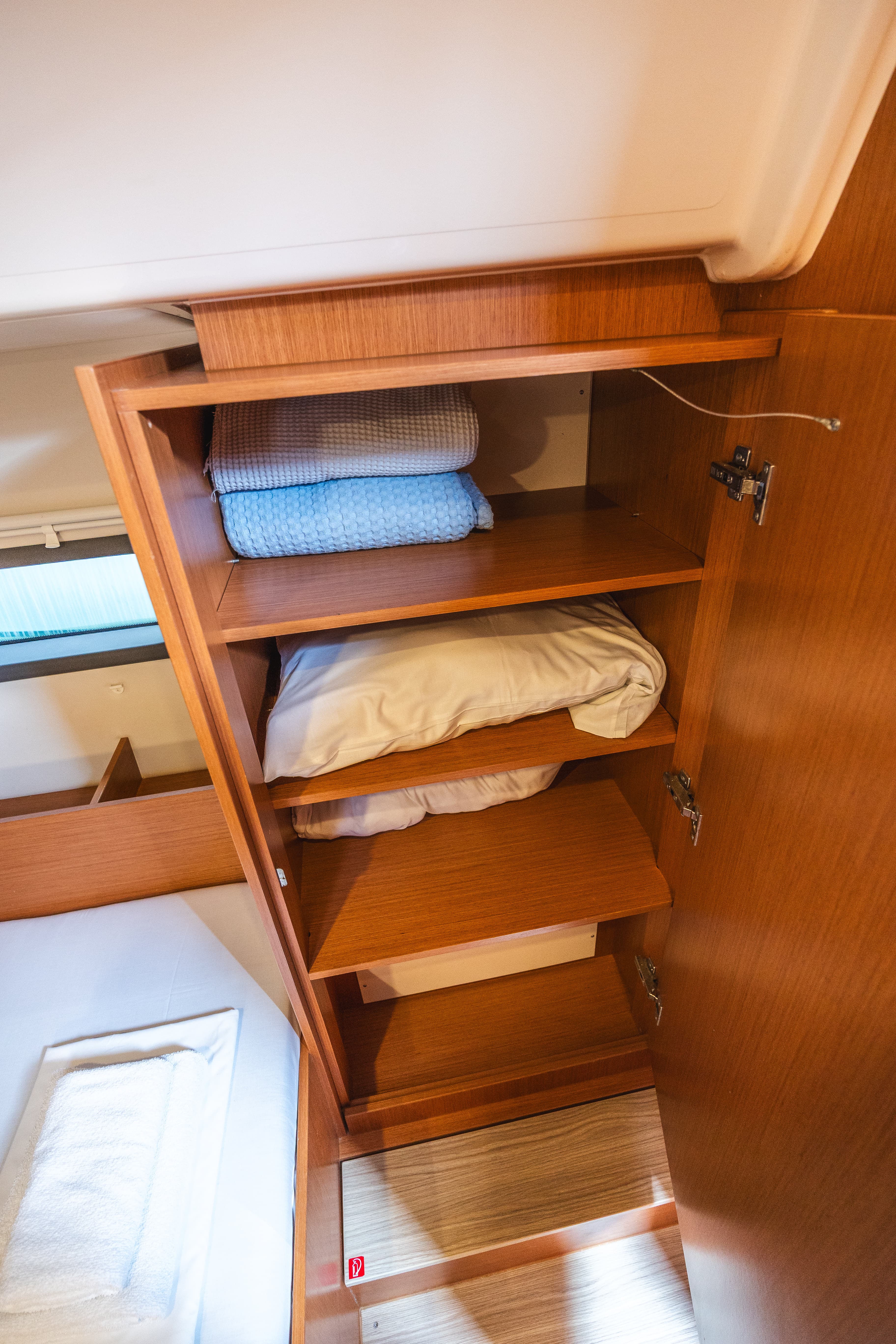 Bavaria C42 - photo 6