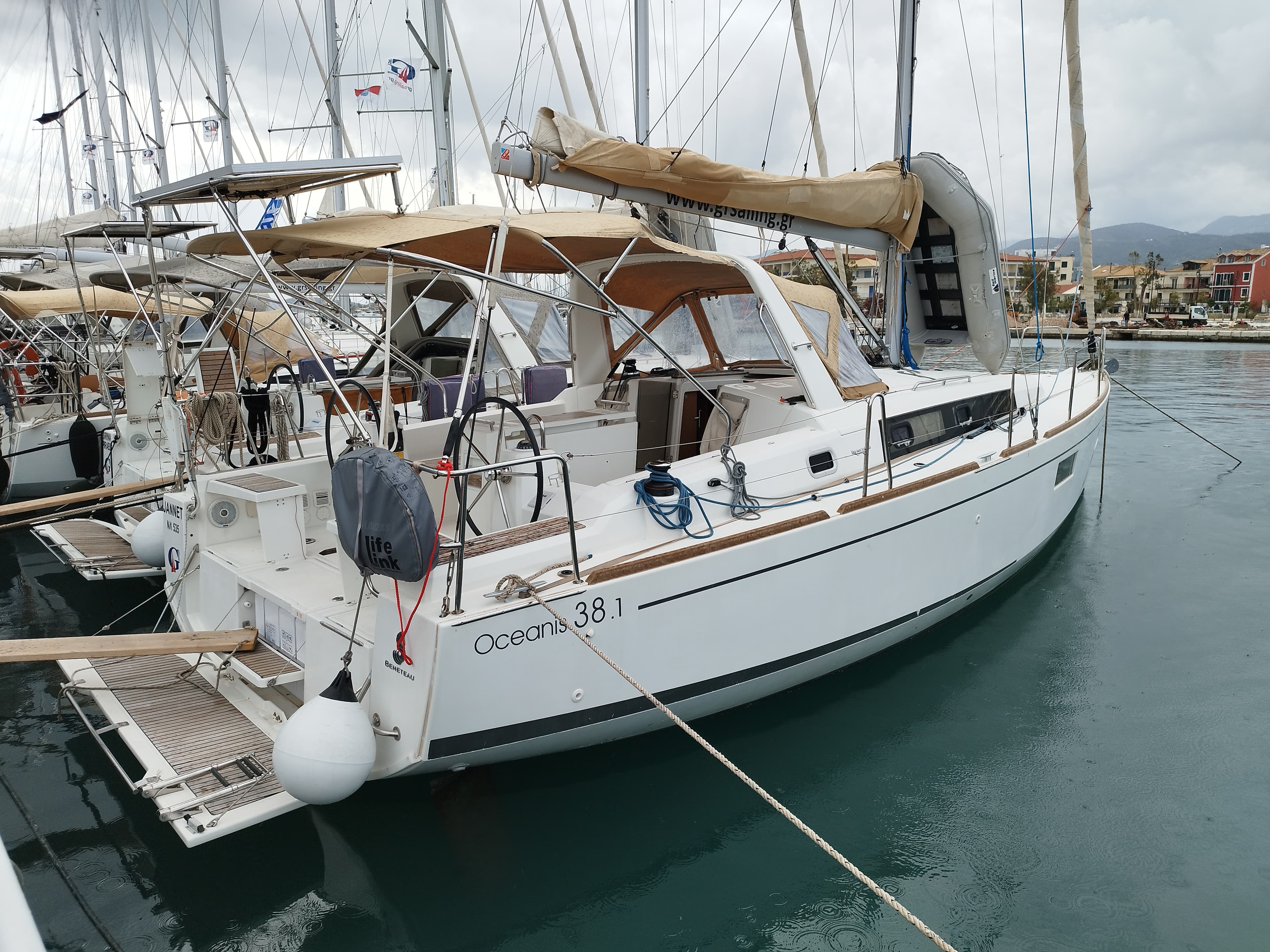Oceanis 38.1 - photo 15