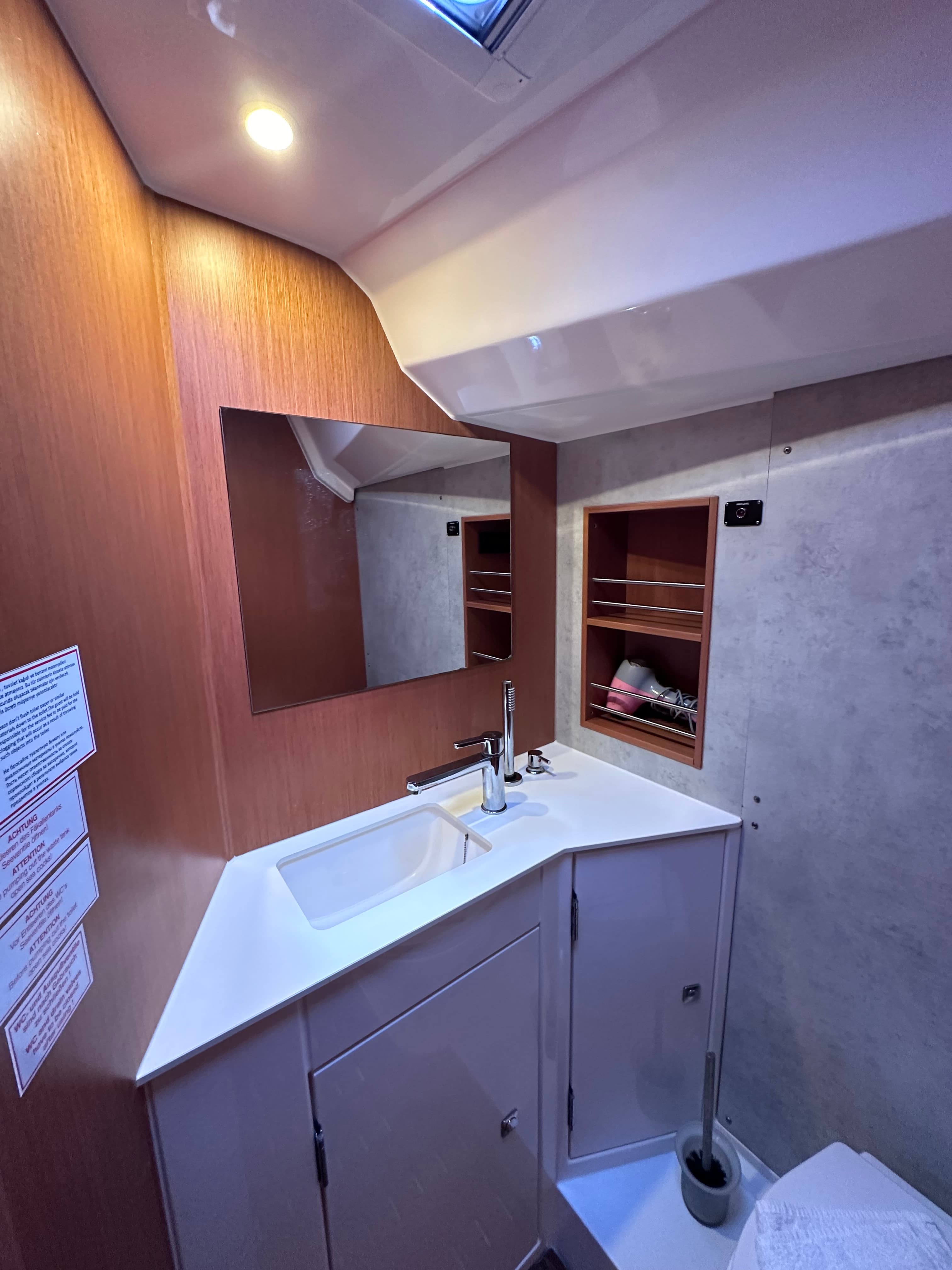 Bavaria C42 - photo 10