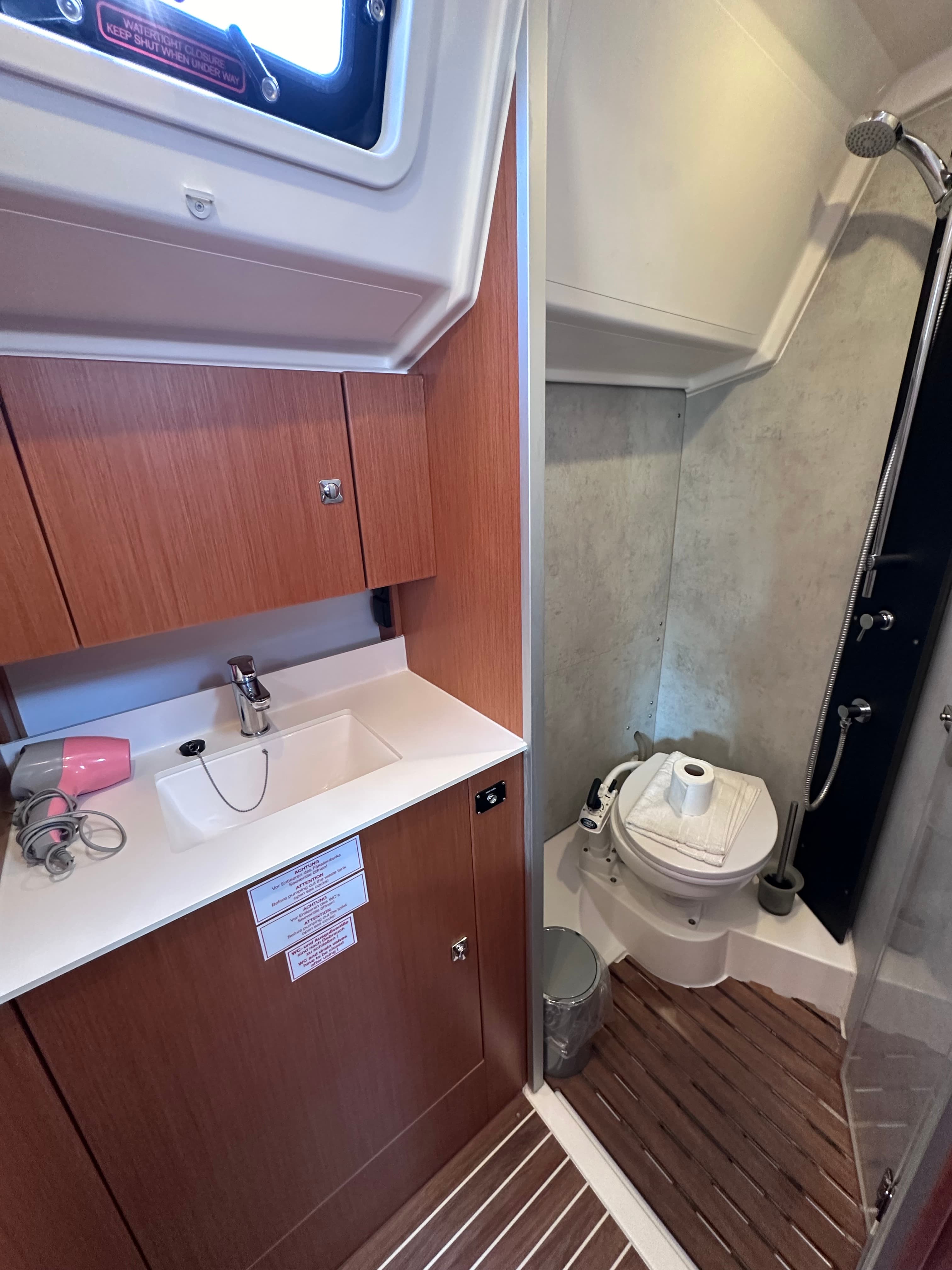 Bavaria C42 - photo 9