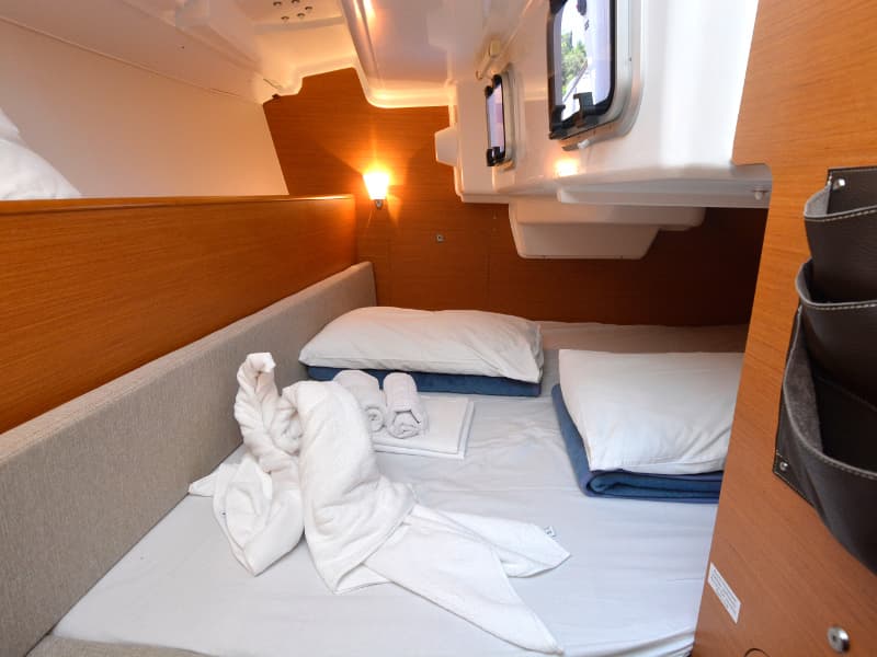 Sun Odyssey 33i - photo 8