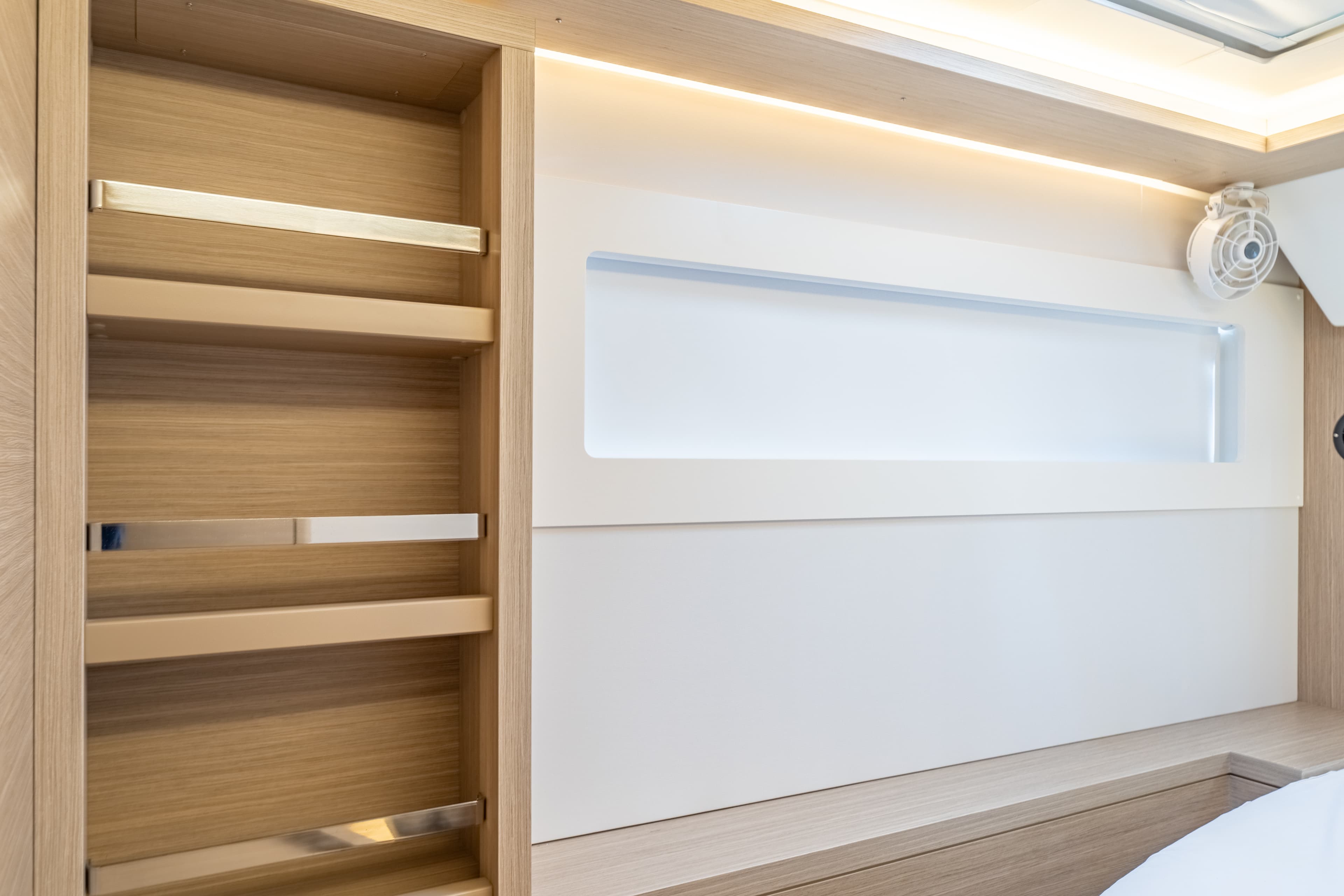 Lagoon 46  - photo 8