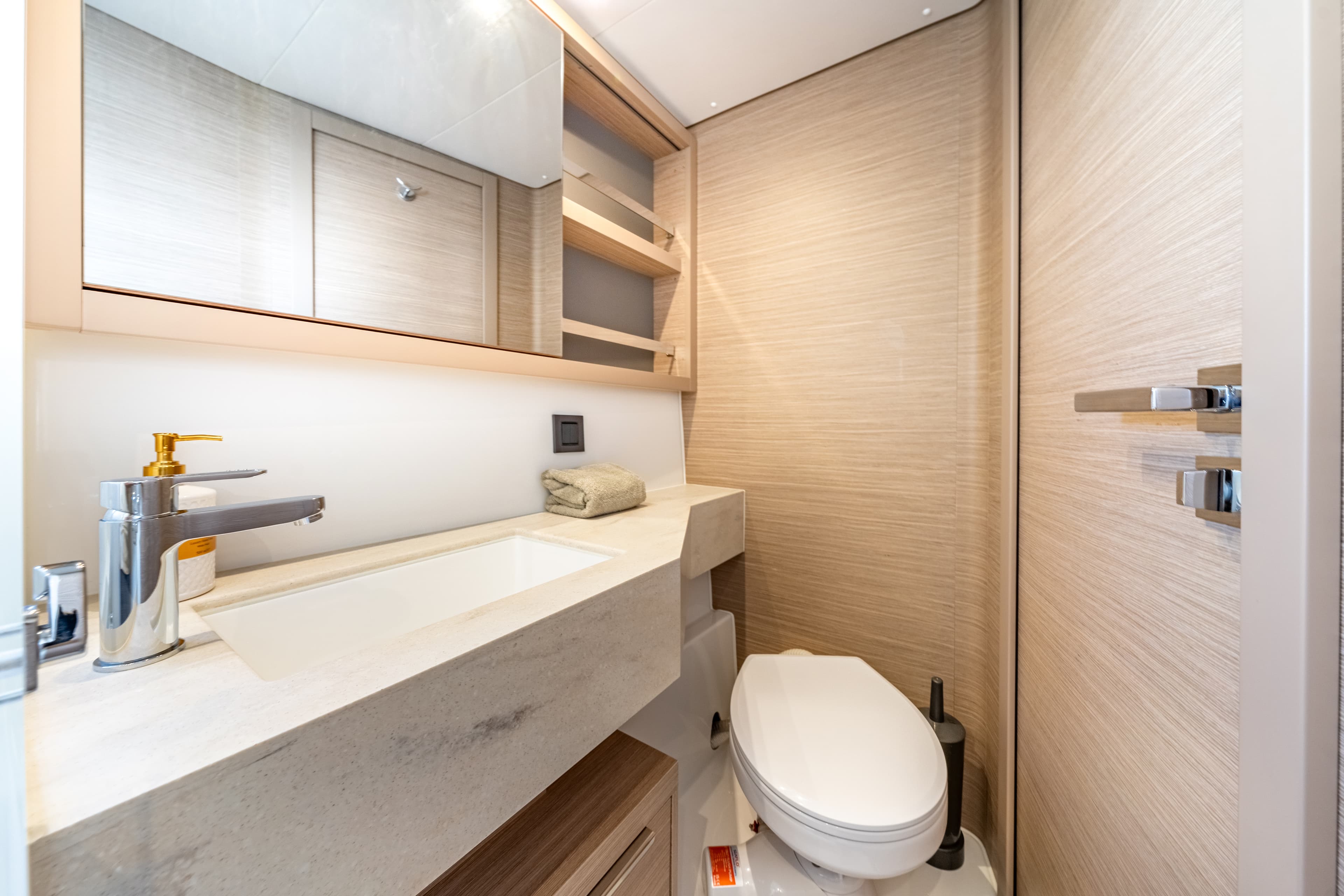 Lagoon 46  - photo 43