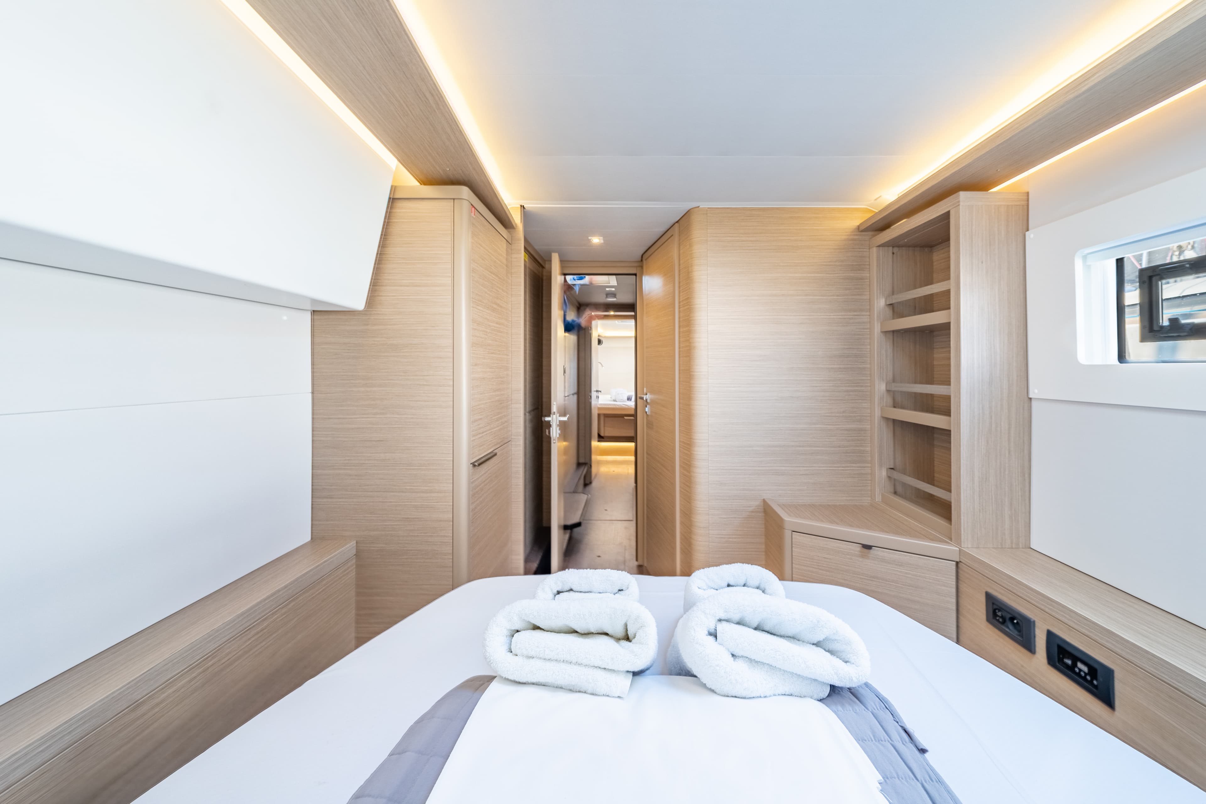 Lagoon 46  - photo 10