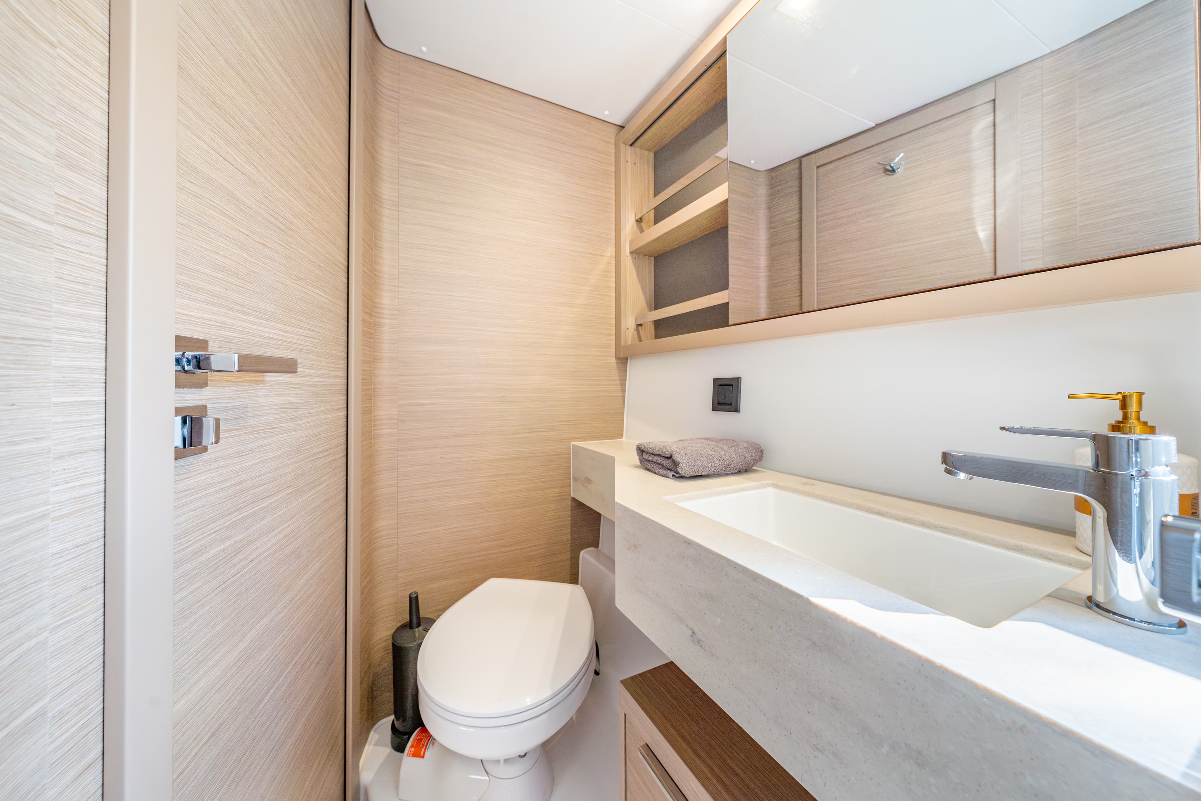 Lagoon 46  - photo 51